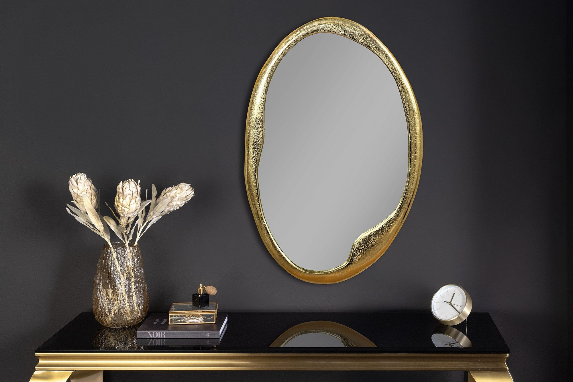 Handgemaakte ovale wandspiegel in goudkleurig metaal – 70 cm | Invicta Interior