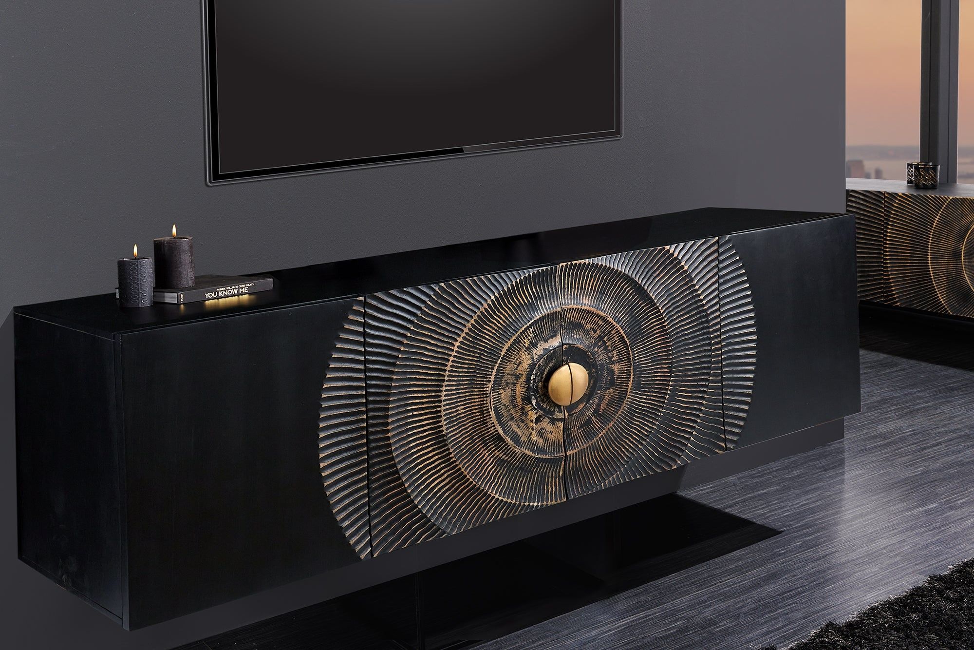 Hangend dressoir Golden Sunset 180 cm – Zwart met 3D gouden houtsnijwerk, massief mango, handgemaakt – Invicta Interior