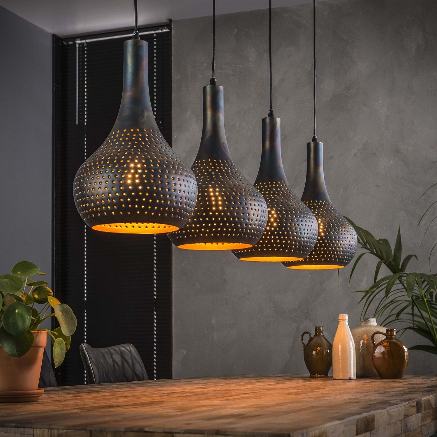 Hanglamp 4‑Licht Punch Kegel – Industrieel zwart design voor de eetkamer