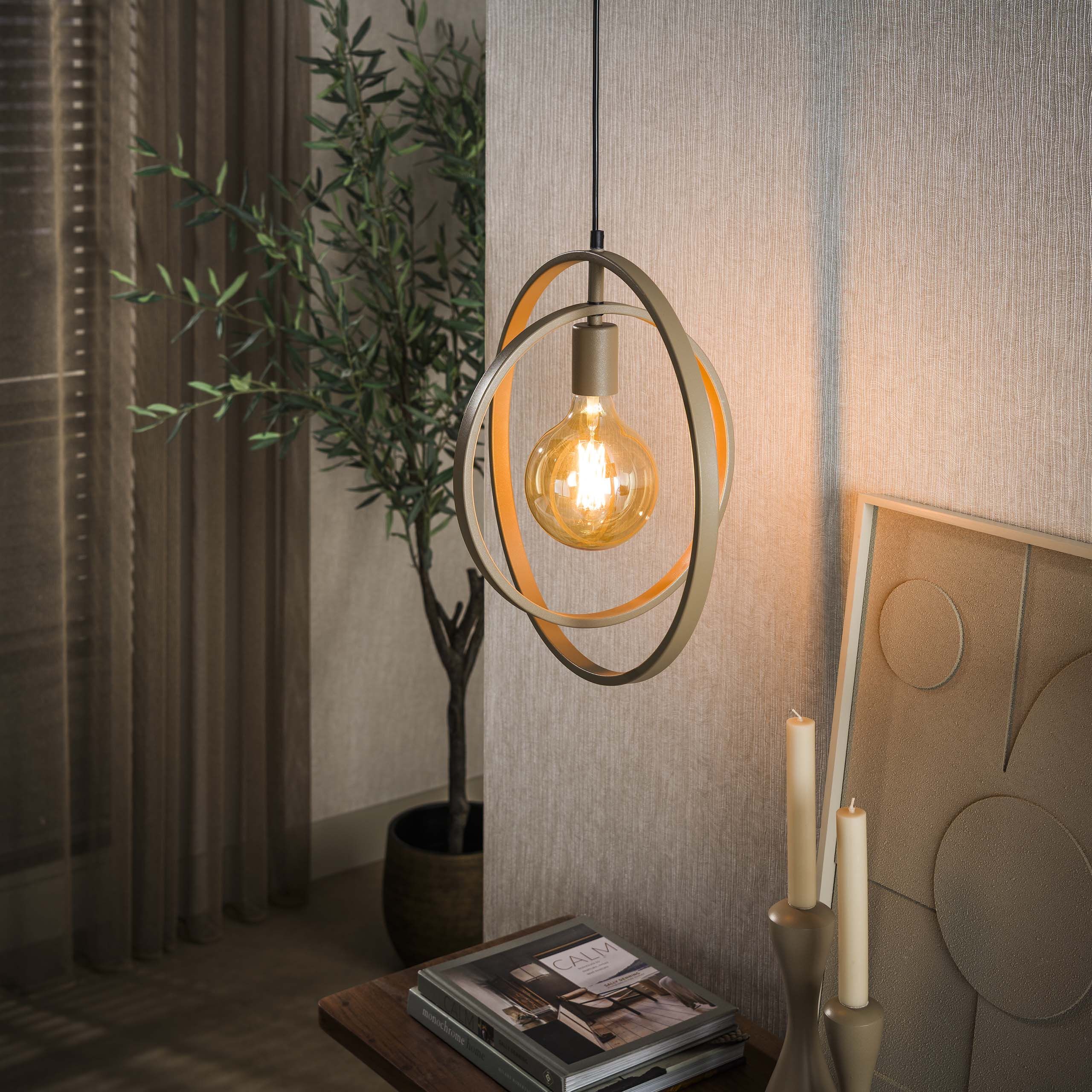 Hanglamp Tricia van LifestyleFurn – Tijdloze beige elegantie voor elke ruimte
