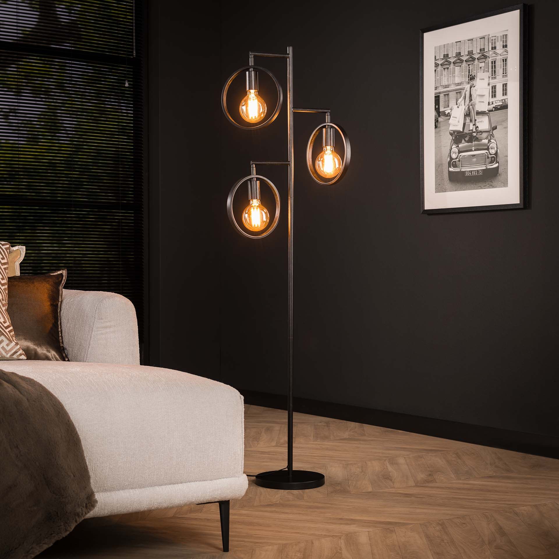 Holley Vloerlamp – Stijlvolle Charcoal Metalen Accent voor Elke Woonruimte
