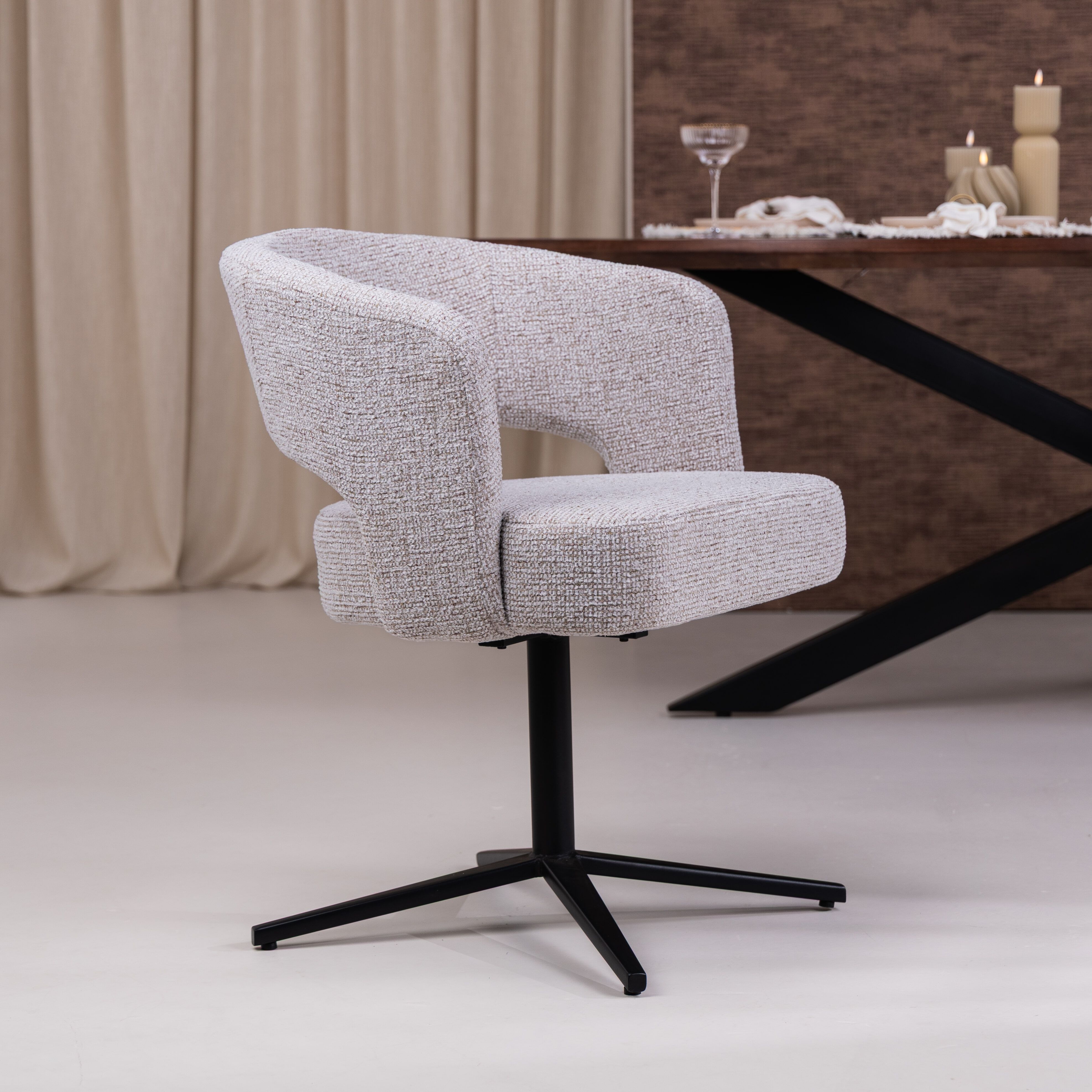 Imane Draaibare Eetkamerstoel – Comfort & Stijl in Beige