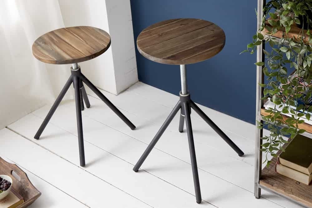 Industrieel Design ontmoet Comfort: de Verstelbare Zitkruk FACTORY Acacia van Invicta Interior