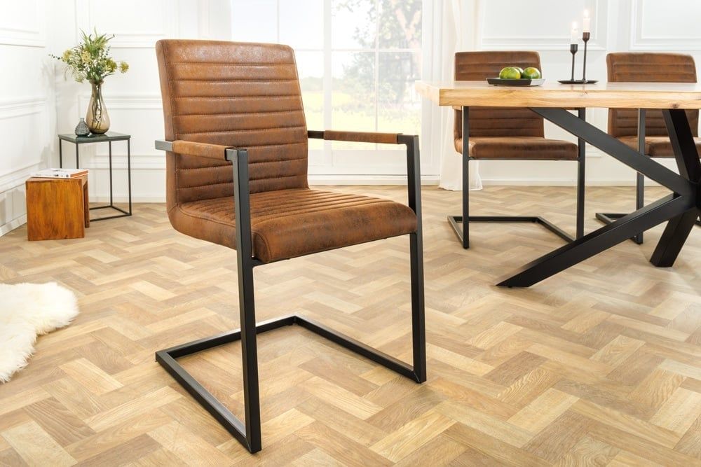 Industrieel LOFT Vintage Eetkamerstoel met Bruine Armleuningen – Robuust Ijzerframe