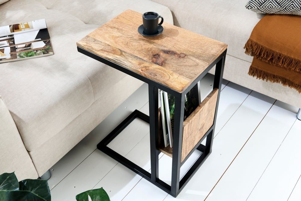 Industrieële laptoptafel CONCIERGE – 60 cm mangohouten bijzettafel met plank