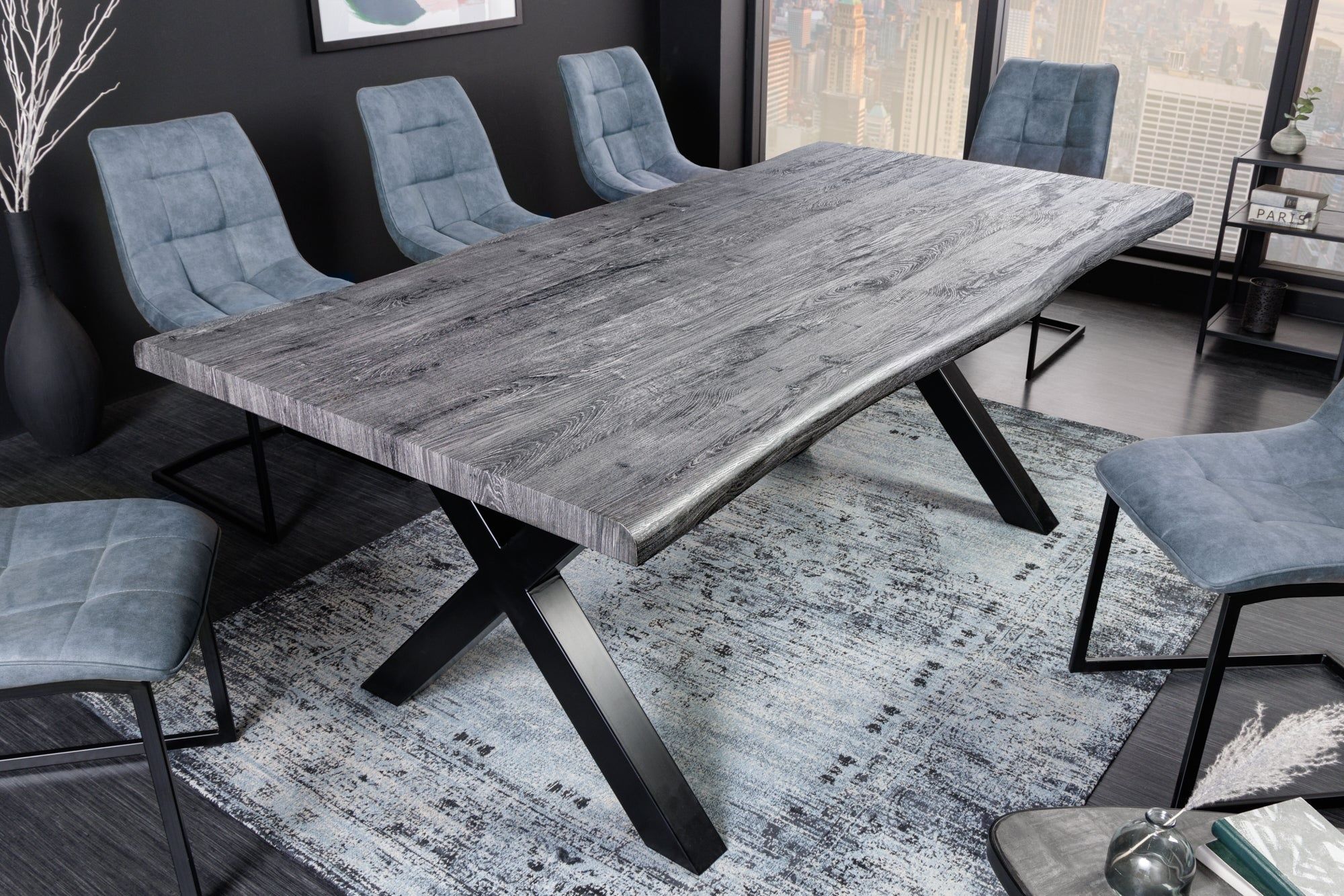 Industriële eettafel WILD 160 cm – Grijs‑wit gekalkt eiken met zwarte X‑poot