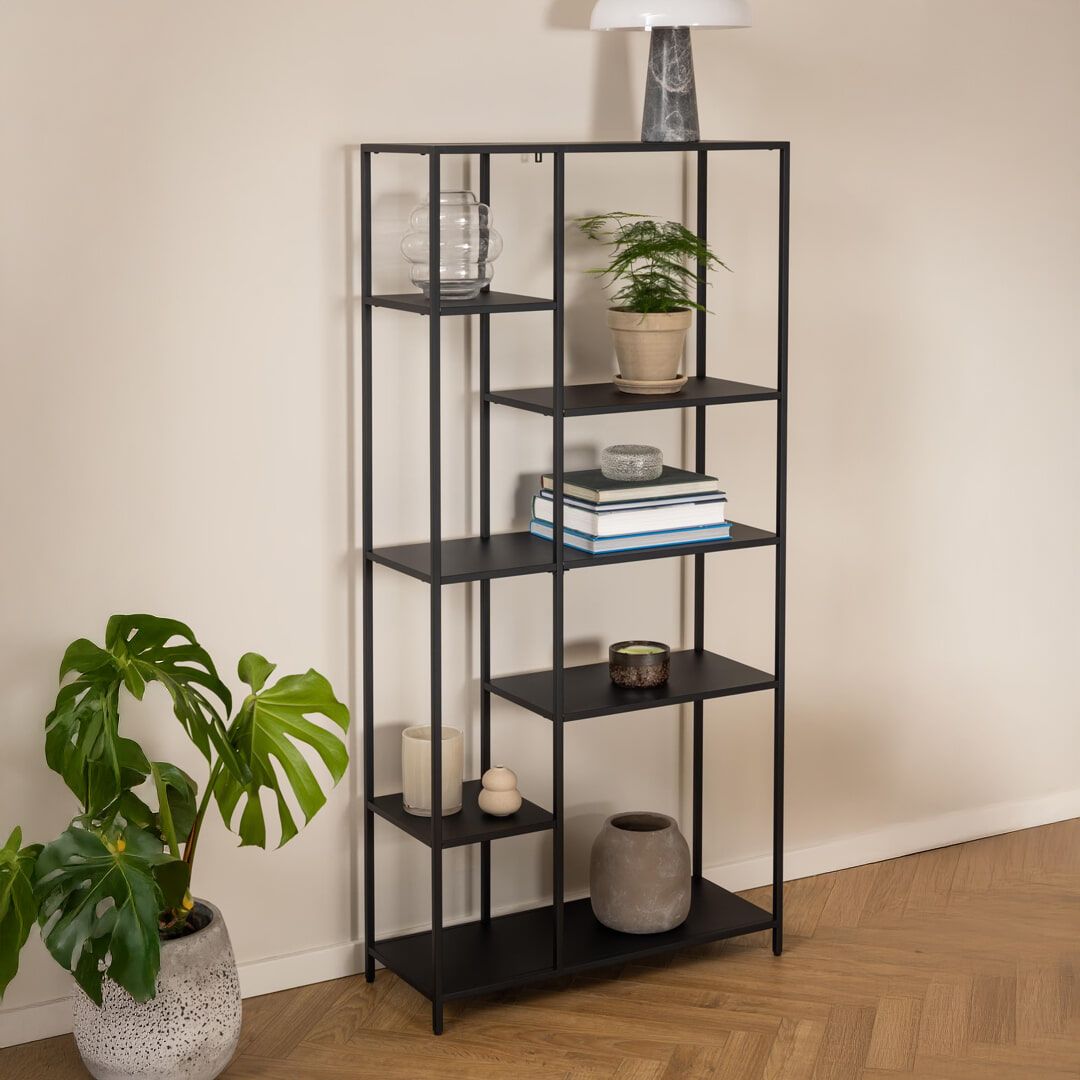 Industriële zwarte wandrek Lua van Bendt – strak design, slimme opbergruimte