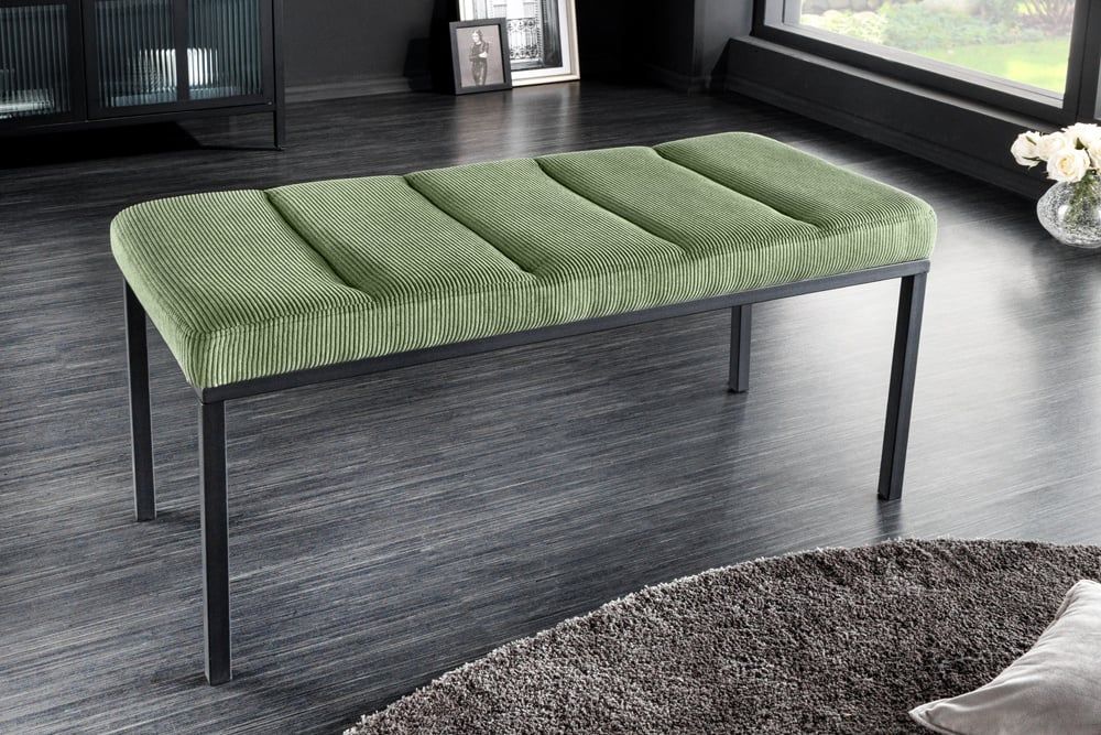 Invicta Interior PETIT BEAUTE – Compacte groene bank met zwart frame