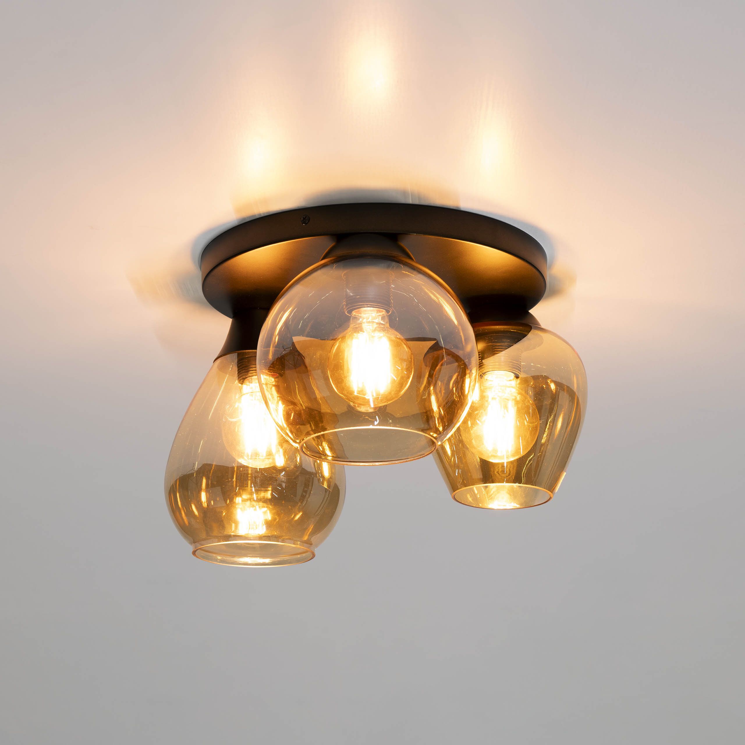 Jenney 3‑lampen plafondlamp in amber‑glas – stijlvolle lichtbron van LifestyleFurn