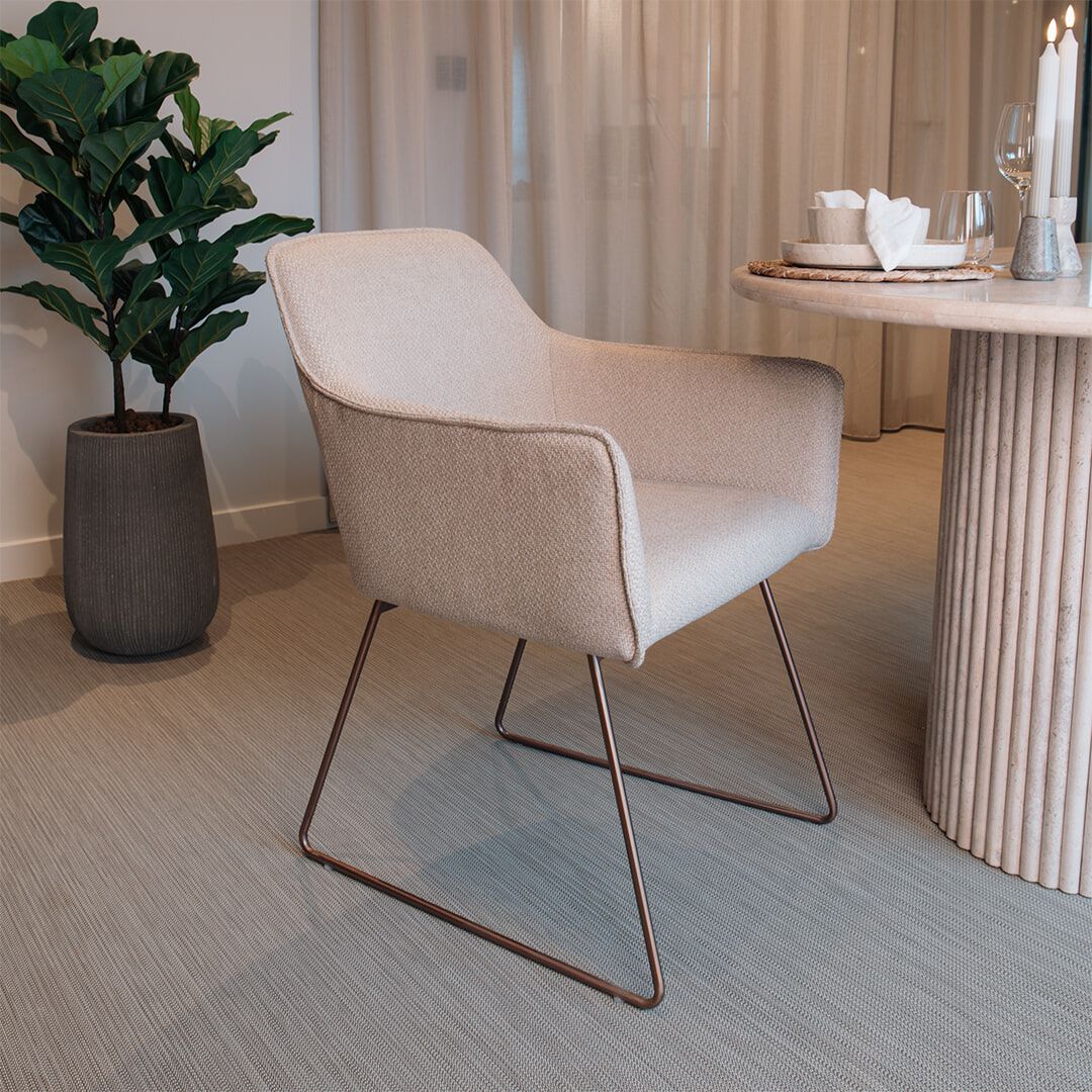 Jesper Home Hofu Slide eetkamerstoel – Rose Gold & Wild Walnut