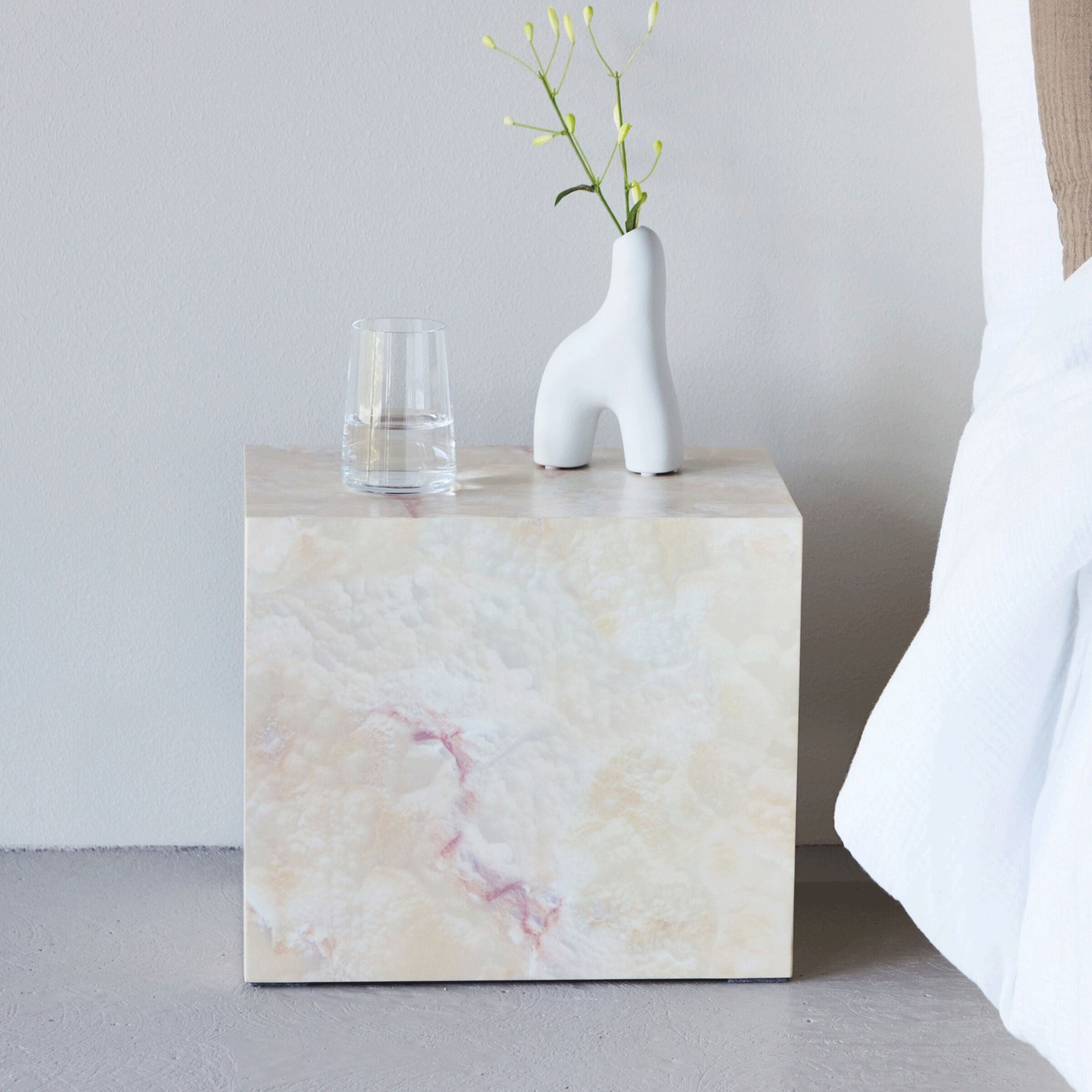 Katiana bijzettafel van Nohr – moderne marmerlook in beige (35 × 25 cm)