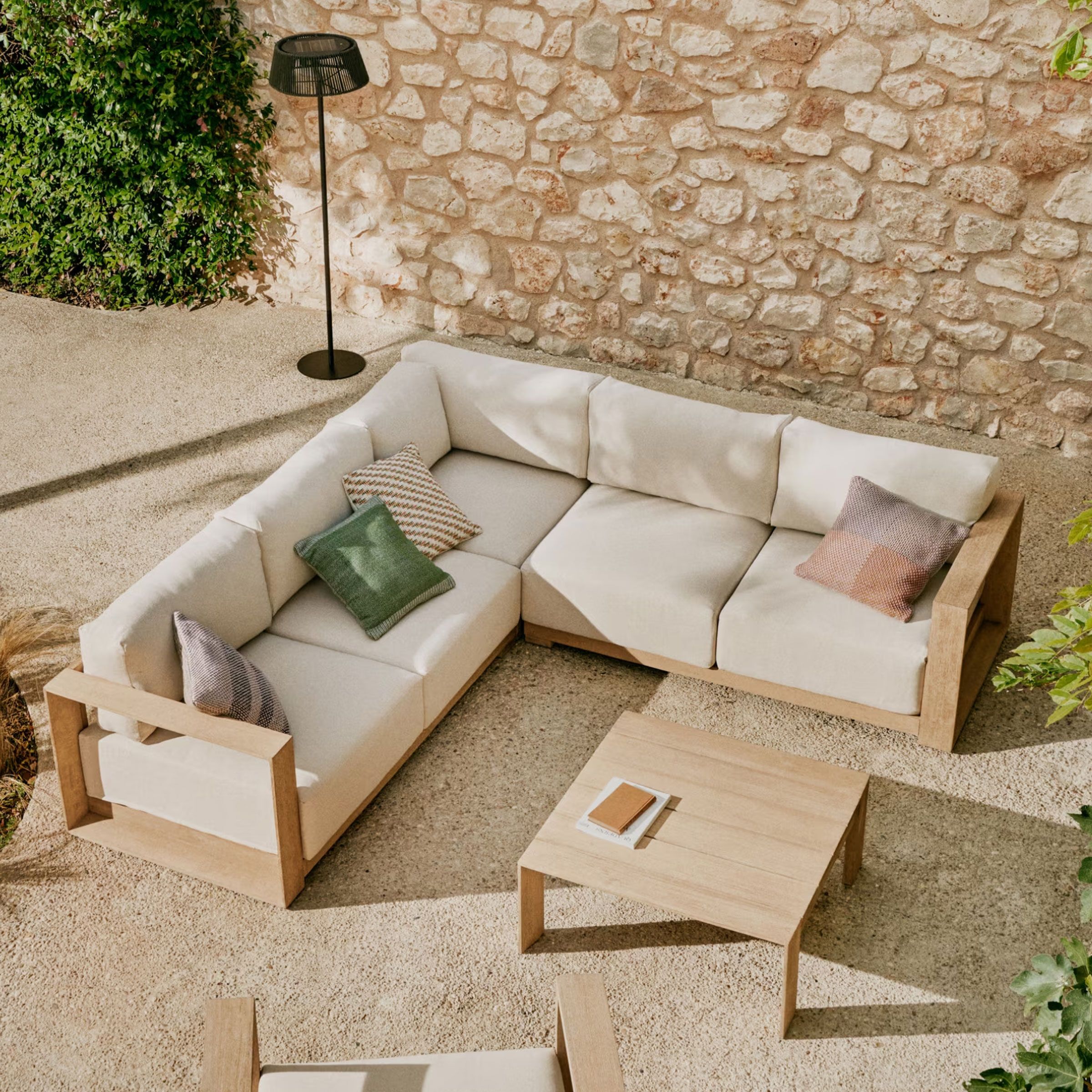 Kave Home 5‑zits Loungebank Ambra – Elegante Acaciahouten Zitplek in Beige