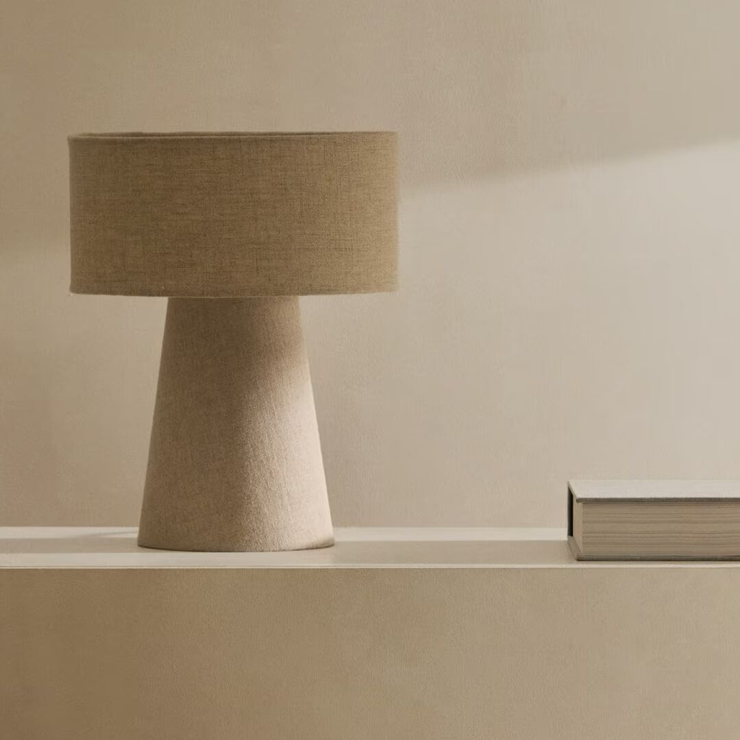 Kave Home Algaida Tafellamp – Japandi Design in Linnen & IJzer