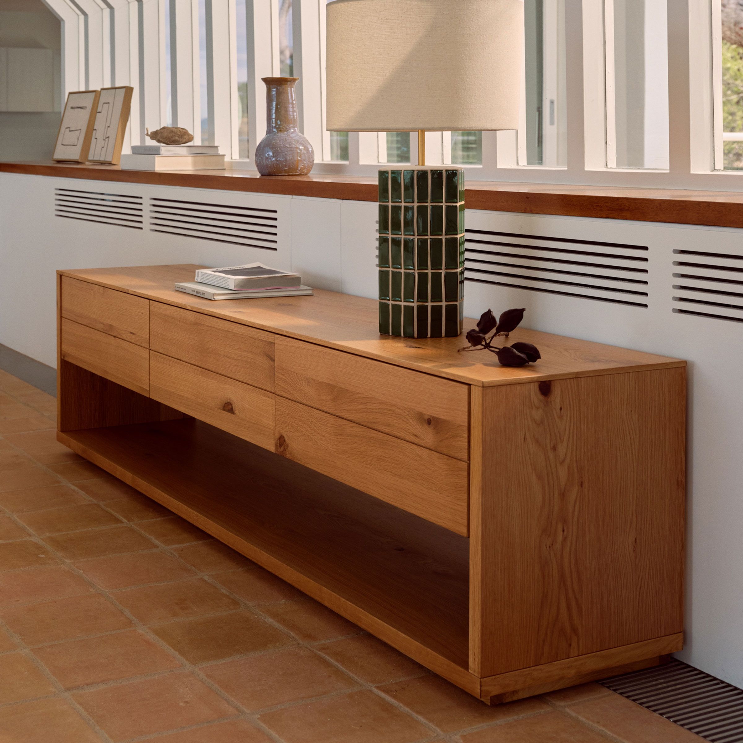 Kave Home Alguema TV‑meubel 200 cm – Warm eikenfineer voor een sereen interieur