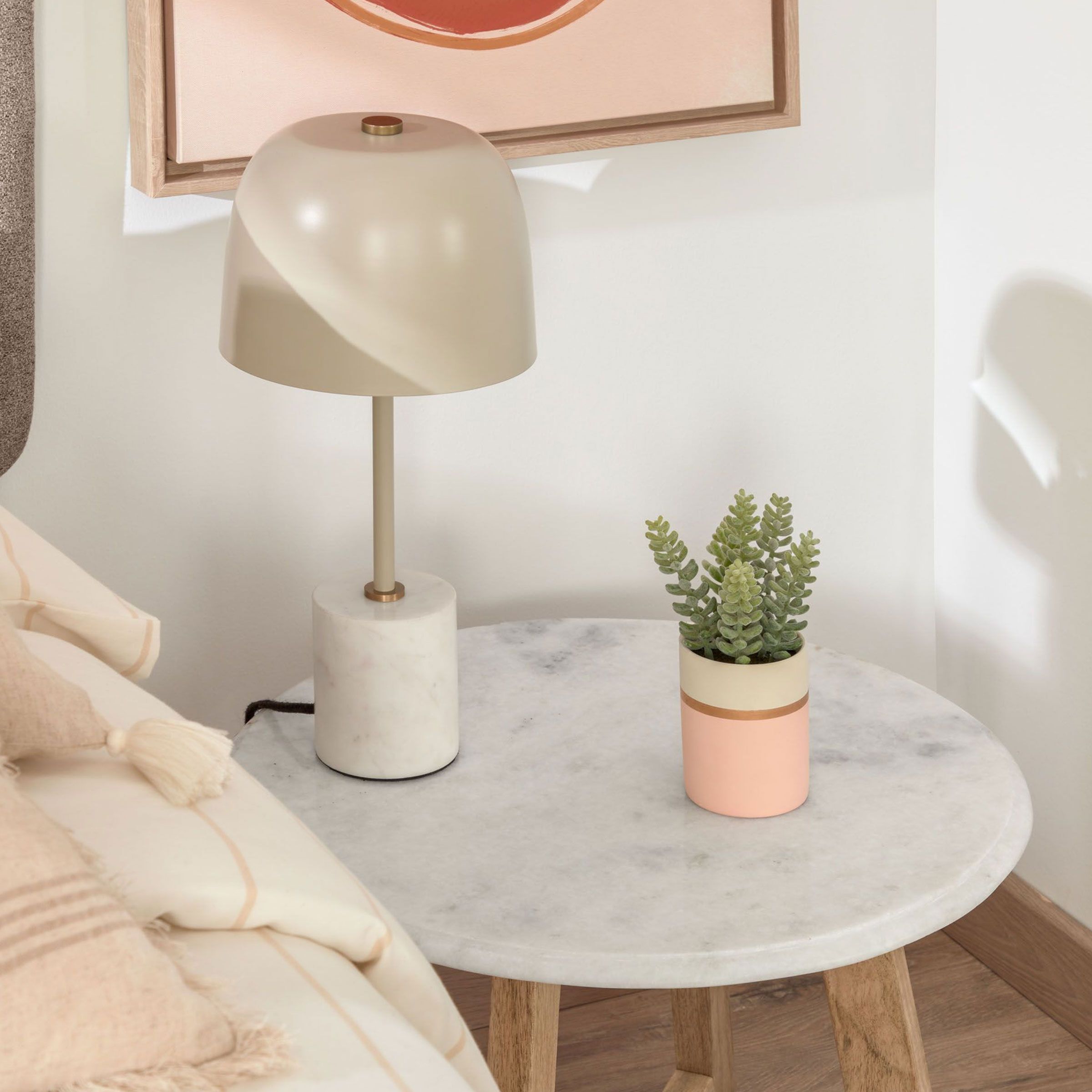 Kave Home Alish Tafellamp – Moderne Beige Designlamp voor Elk Interieur