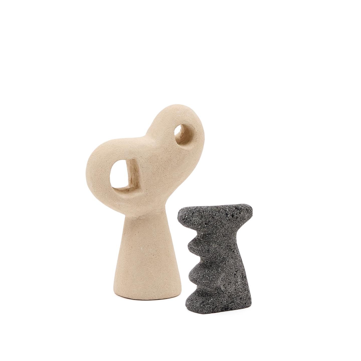 Kave Home Arif Ornament Set – Handgemaakte Grijze Steen Sculpturen (2‑delig)