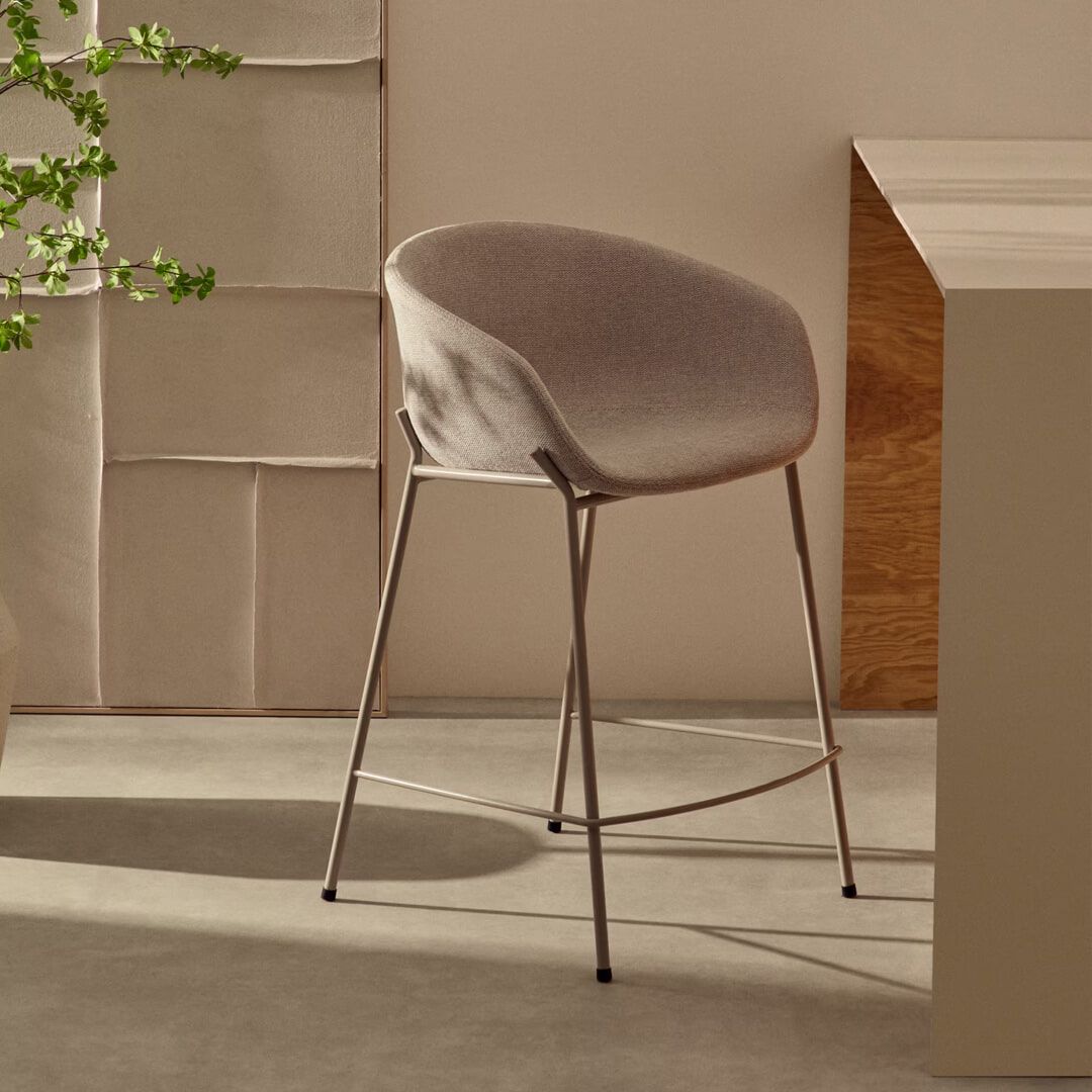 Kave Home Barkruk Yvette – Stijlvolle Beige Barkruk met Comfortabele Armleuningen