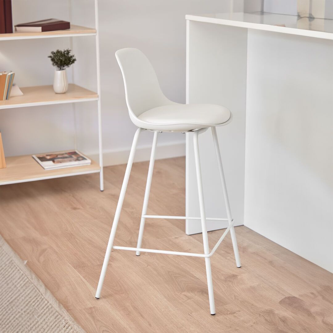 Kave Home Barstoel Brighter – Stralend witte barkruk van 65 cm voor elke keuken