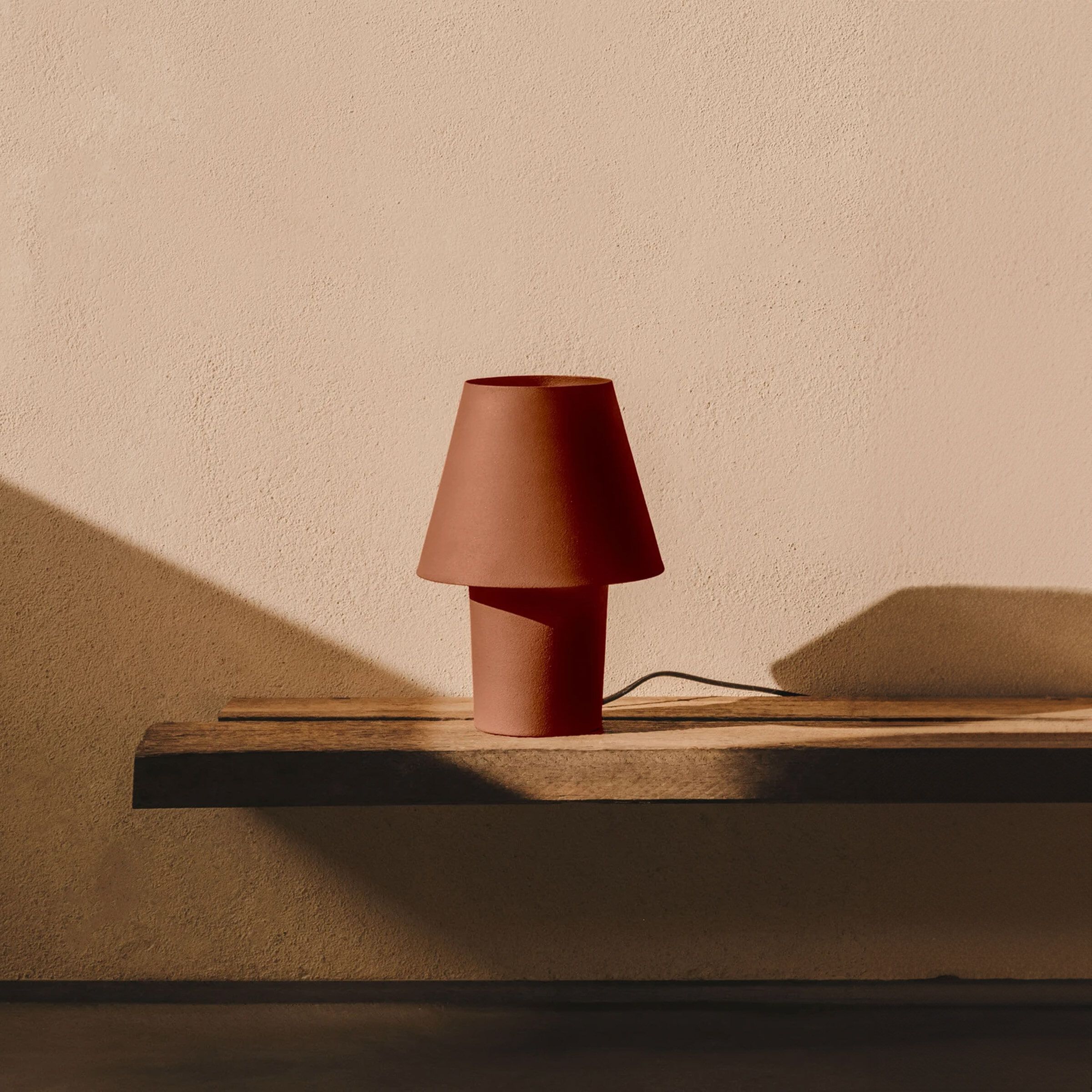 Kave Home Canapost tafellamp – Terracotta look, 30 cm, bruine warmte voor elke hoek