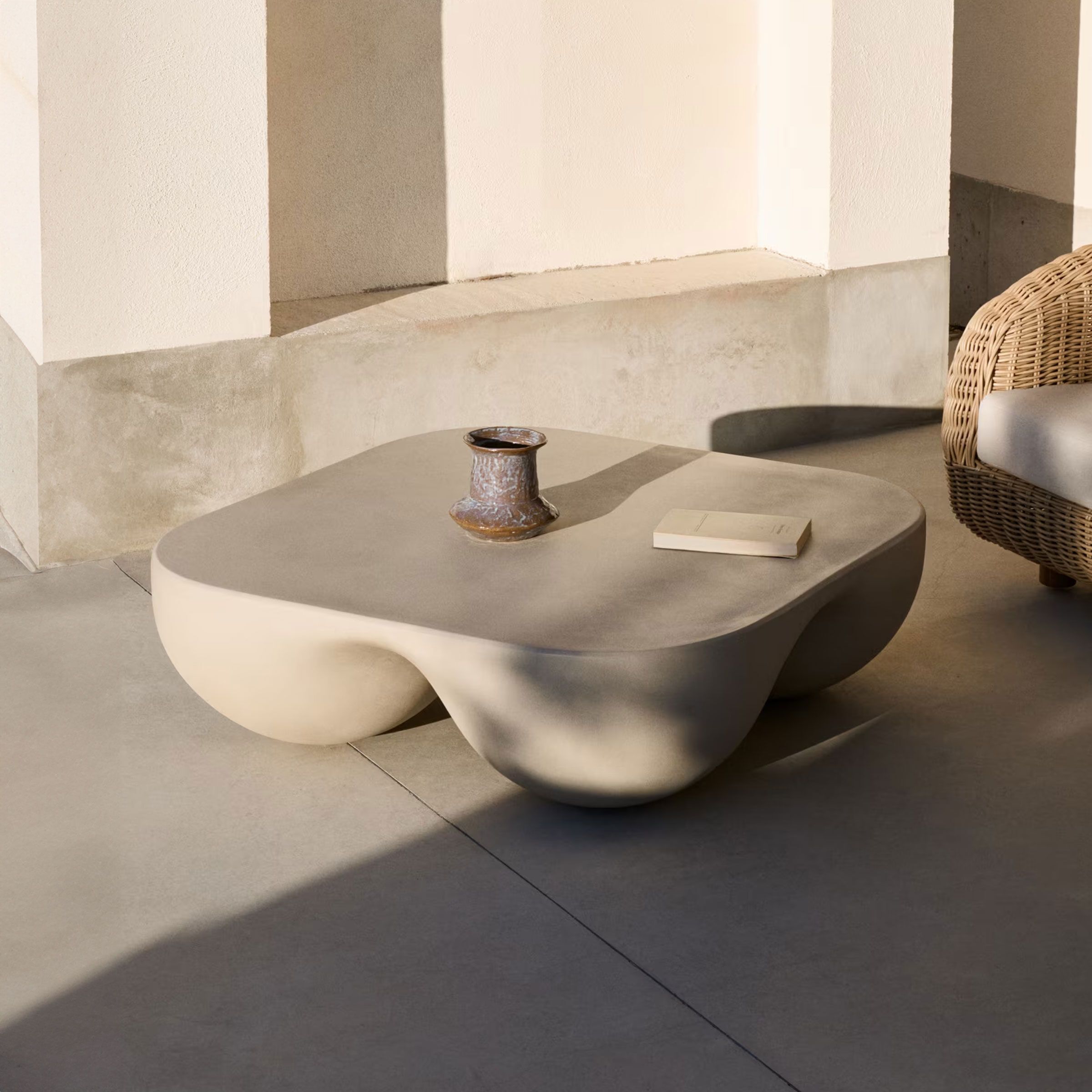 Kave Home Colba Salontafel 100×100 cm – Stijlvolle Vierkante Polystone Tafel in Beige