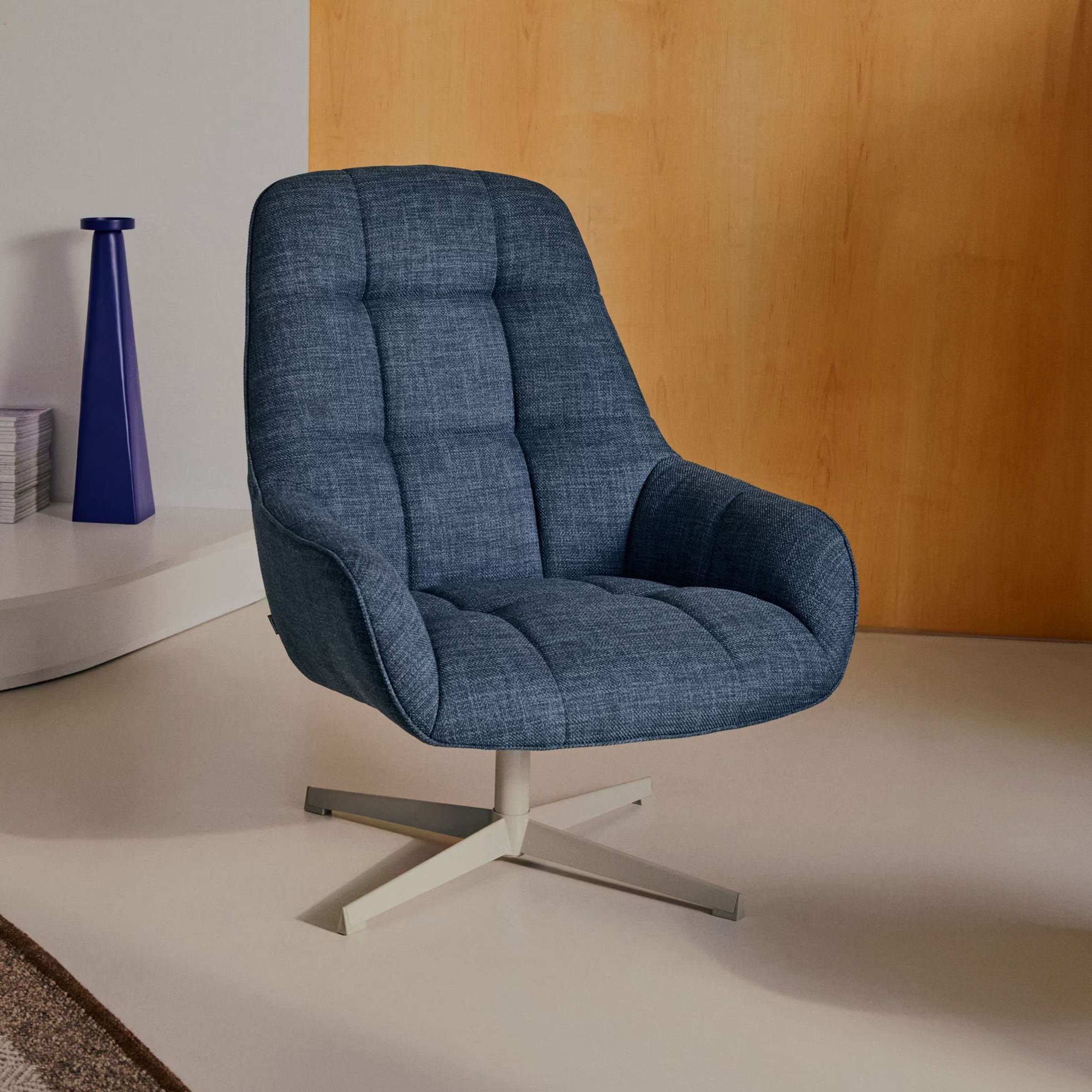 Kave Home Draaifauteuil Jaspe in Blauw – Stijlvol comfort met een duurzame twist