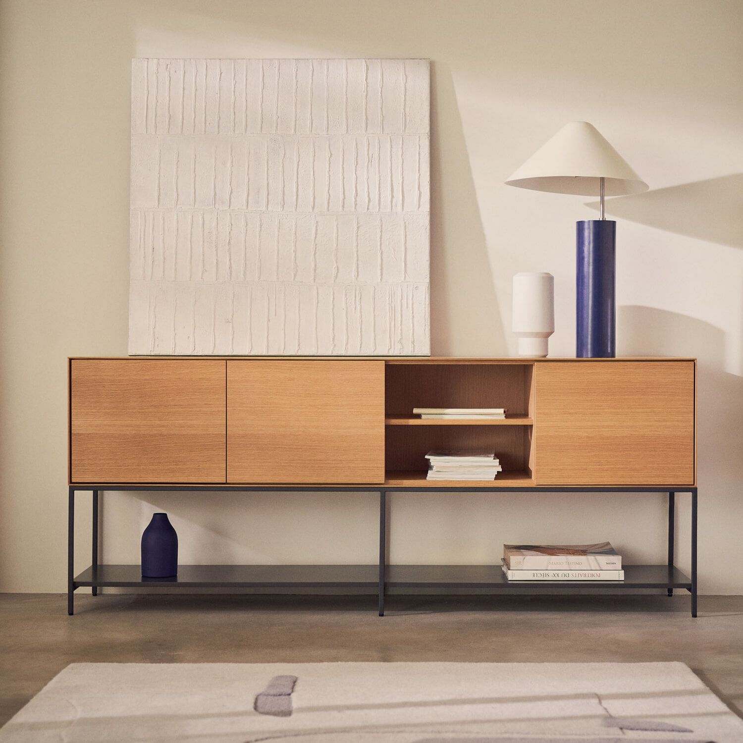 Kave Home Dressoir Vedrana – Elegante eikenfineer met matzwarte stalen poten (195 cm)