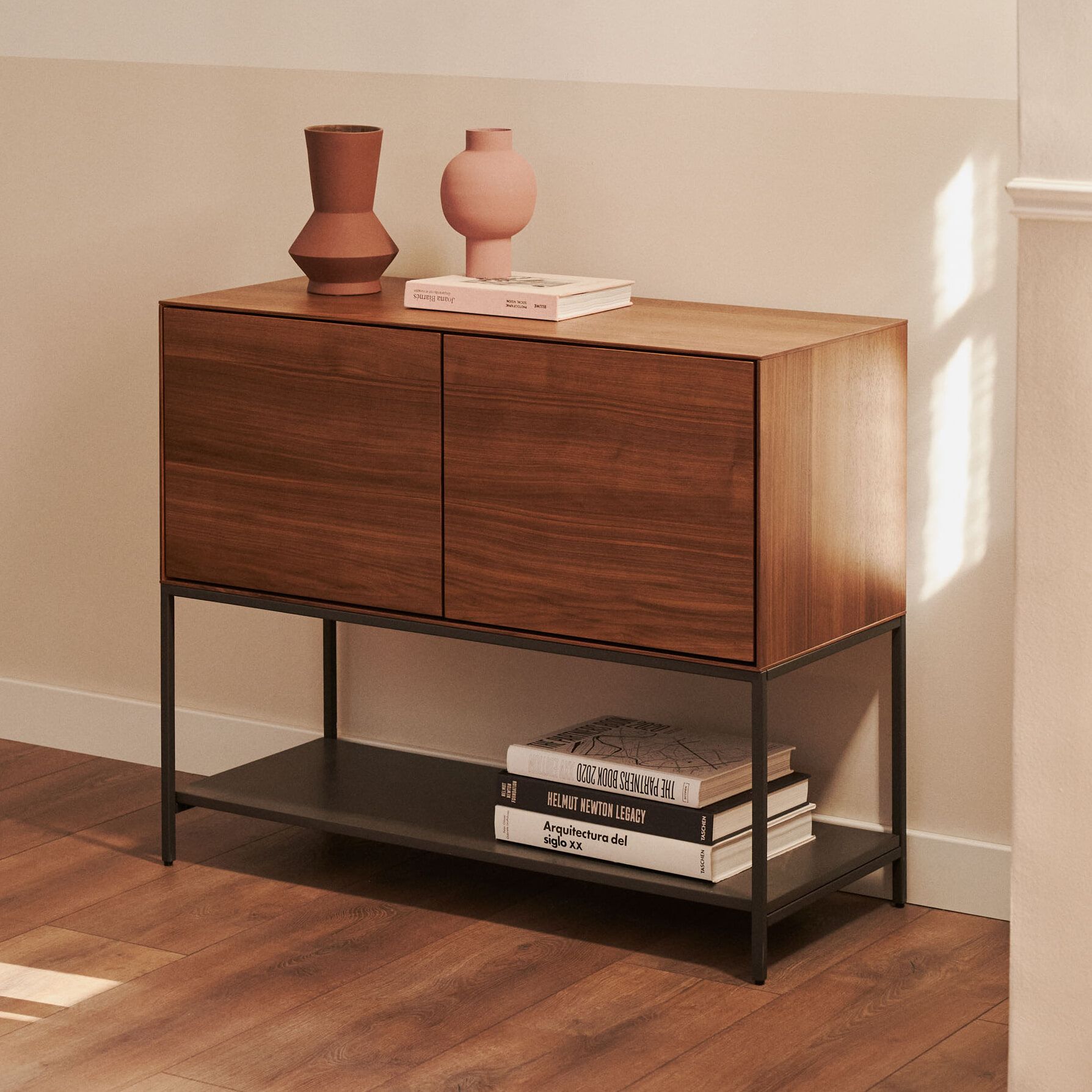 Kave Home Dressoir Vedrana Walnoot – Stijlvol, Functioneel en Duurzaam