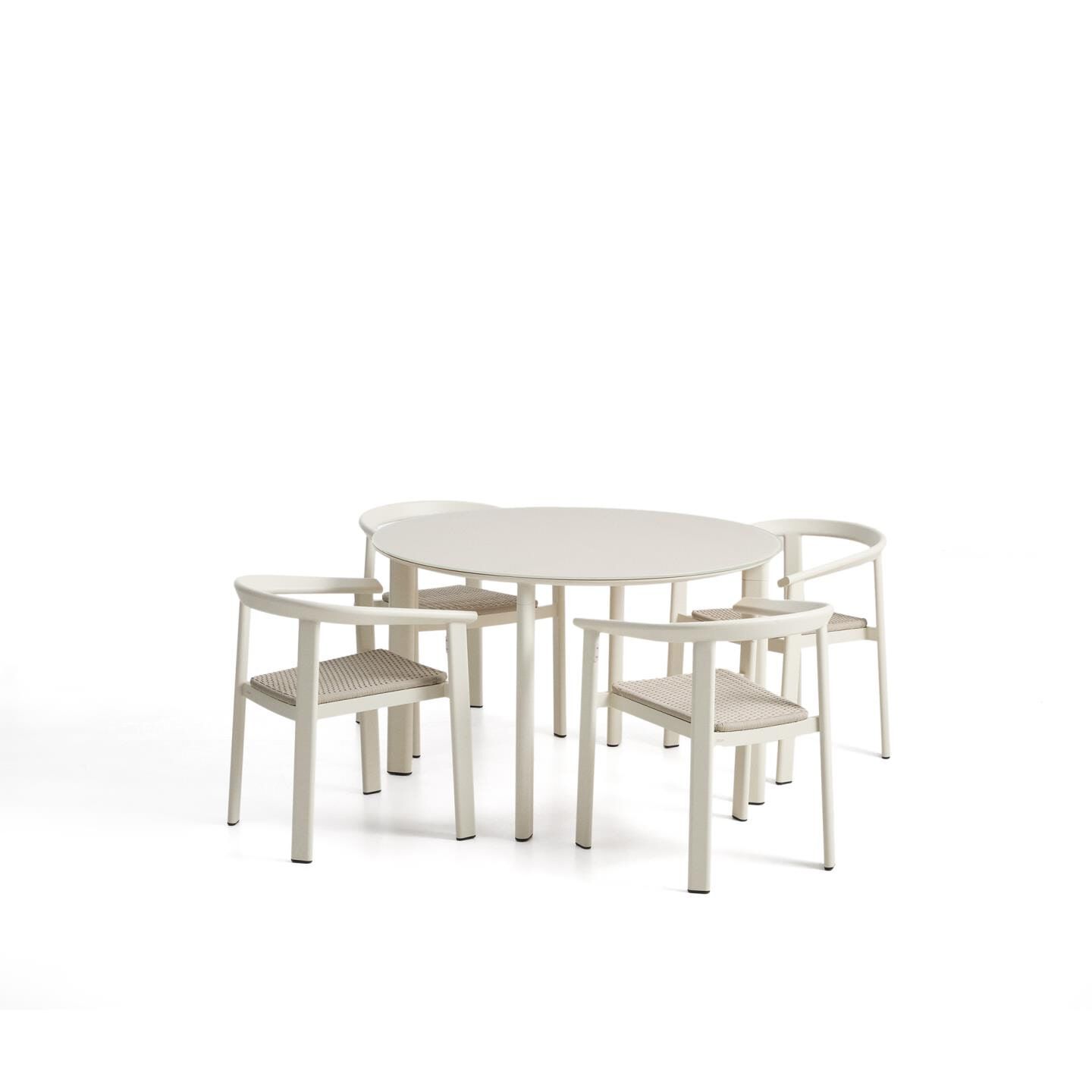 Kave Home Erice tuinset – tafel en 4 handgevlochten stoelen, 120 cm, ecru