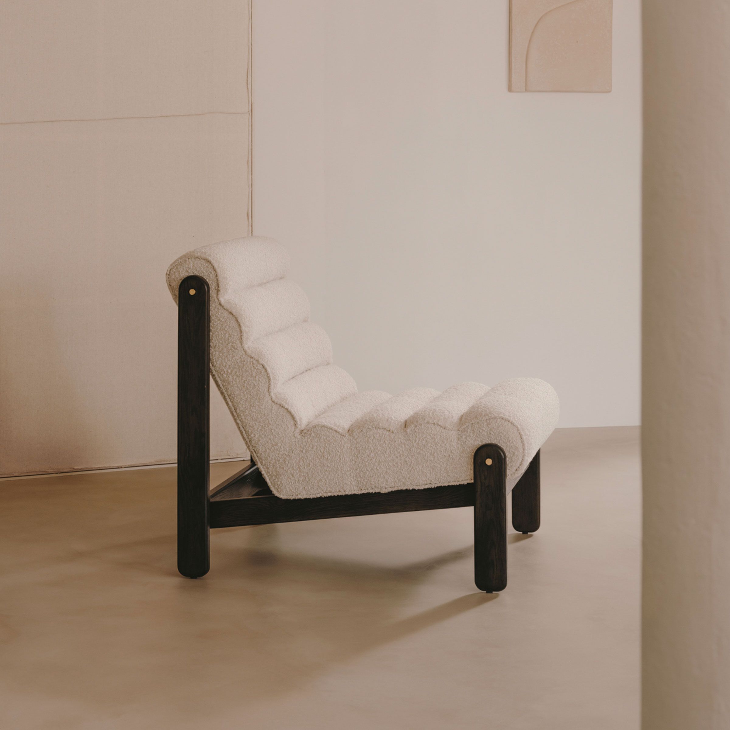 Kave Home Fauteuil Magira – Luxe Bouclé & Massief Eikenhout in Japandi‑stijl