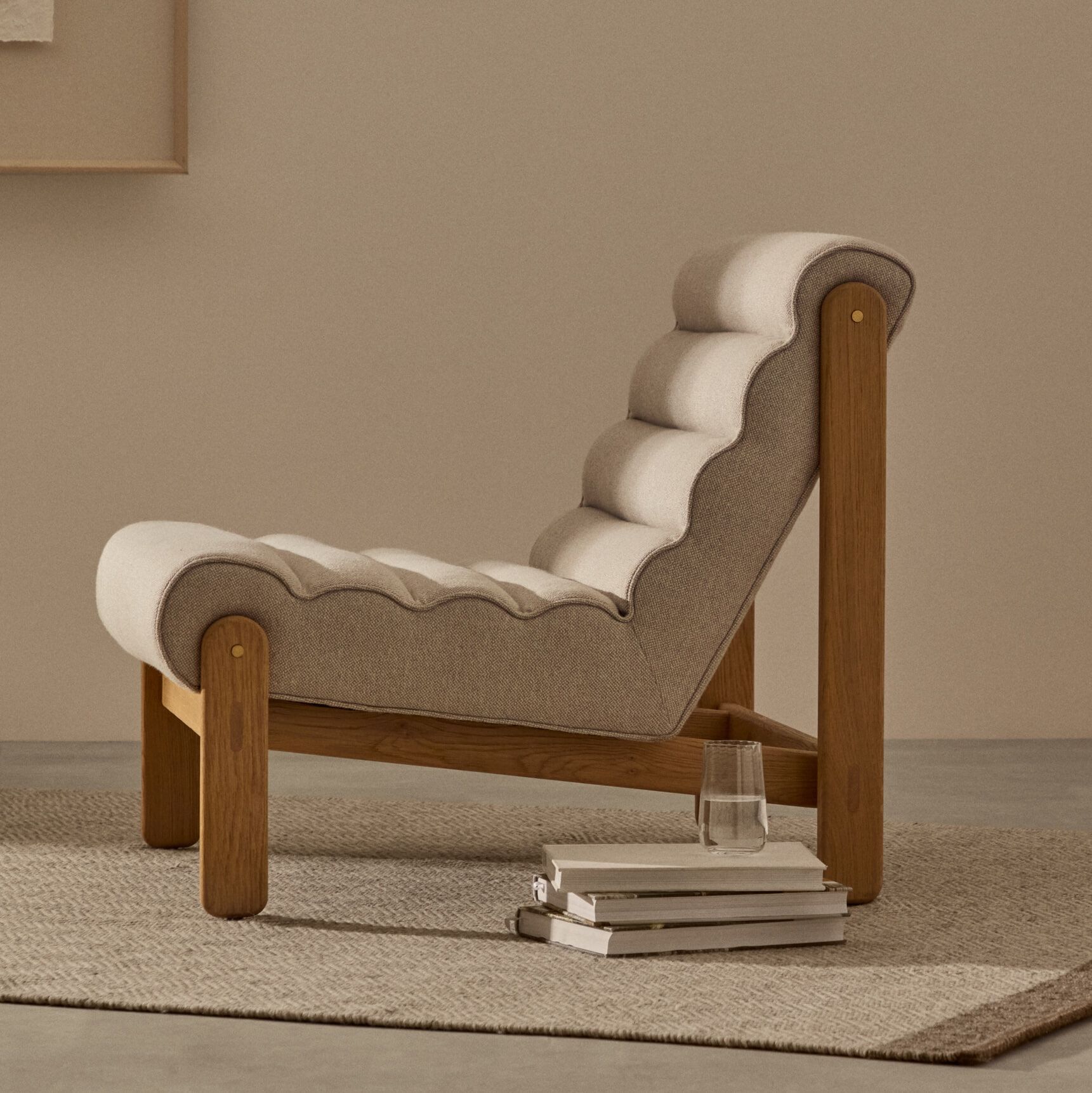 Kave Home Fauteuil Magira – Strak Design in Beige met Massief Eikenhouten Structuur
