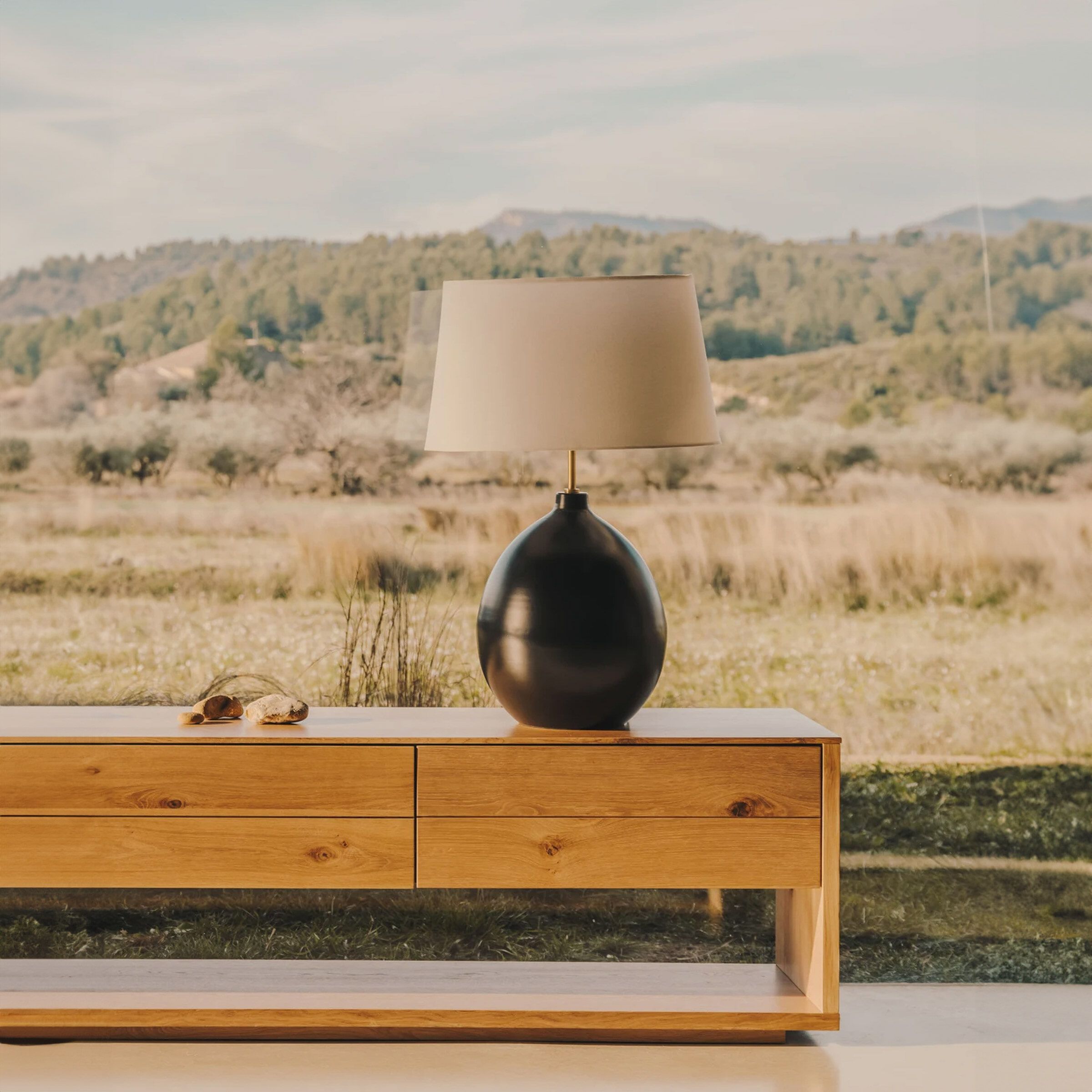 Kave Home Foixa Tafellamp – Moderne Zwarte Designlamp voor Sfeervol Licht