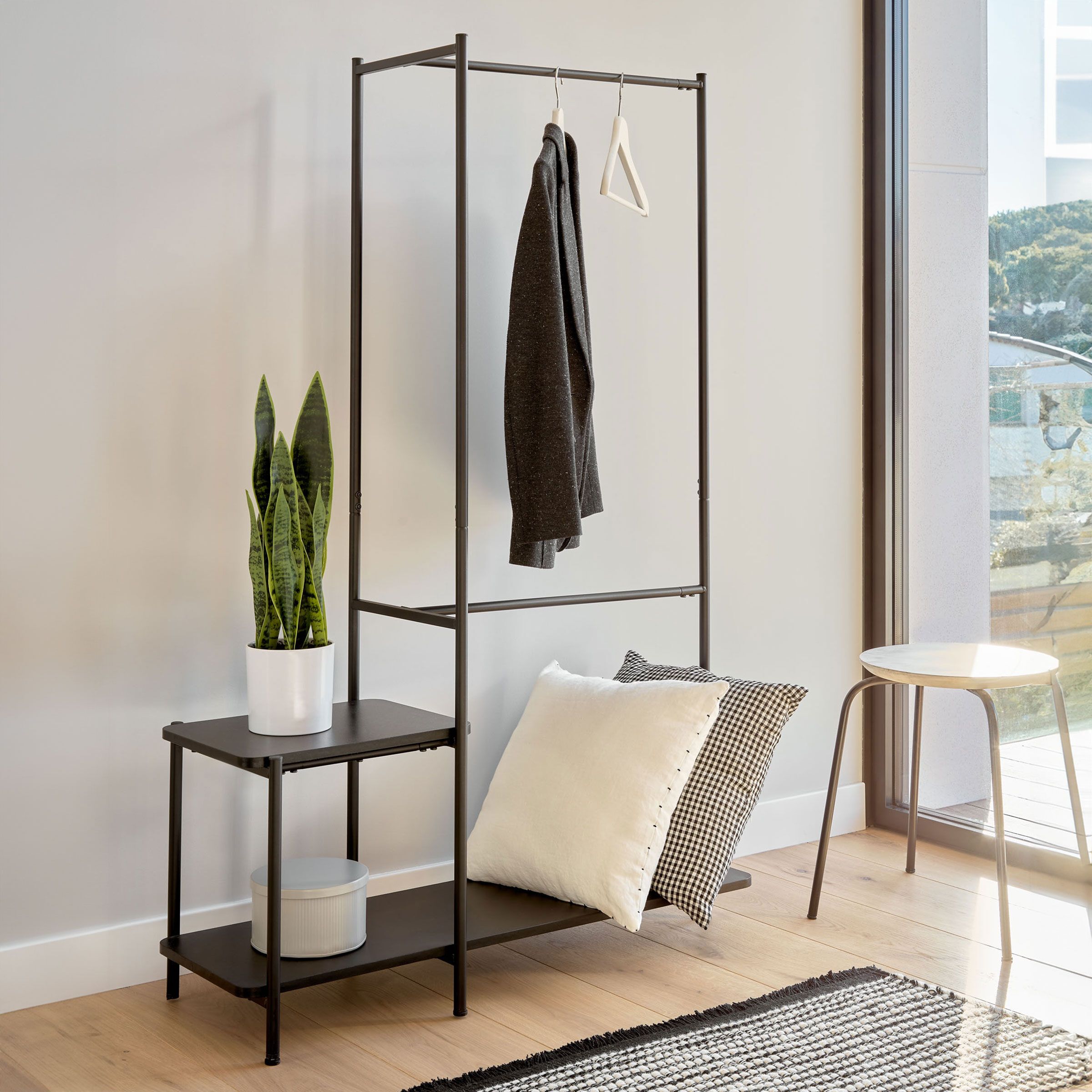 Kave Home Galatia Kledingrek – Strak zwart design voor elke hal of slaapkamer