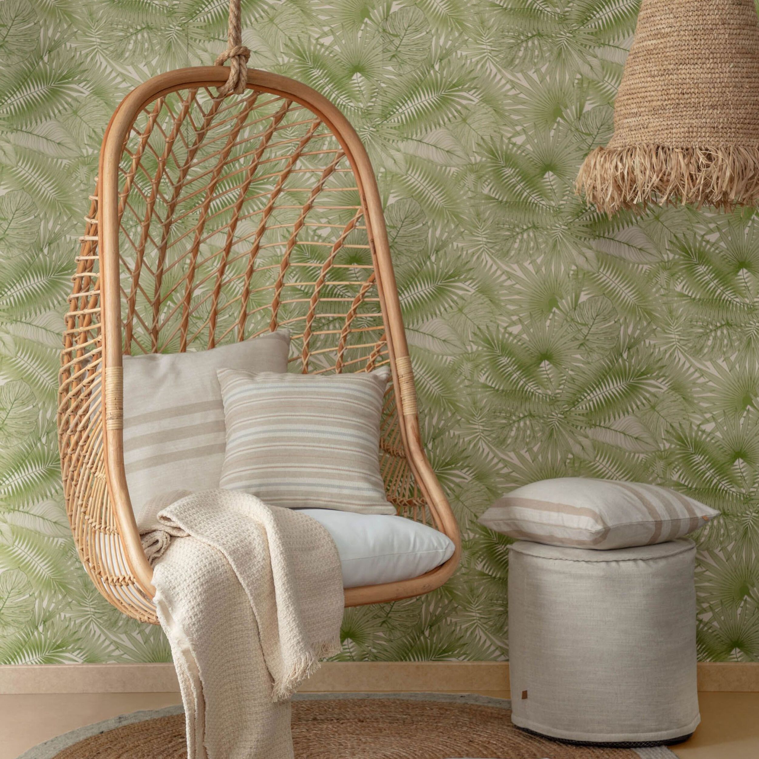 Kave Home Hangstoel Ekaterina – Witte rotan relaxstoel voor binnen‑ en buitenruimtes