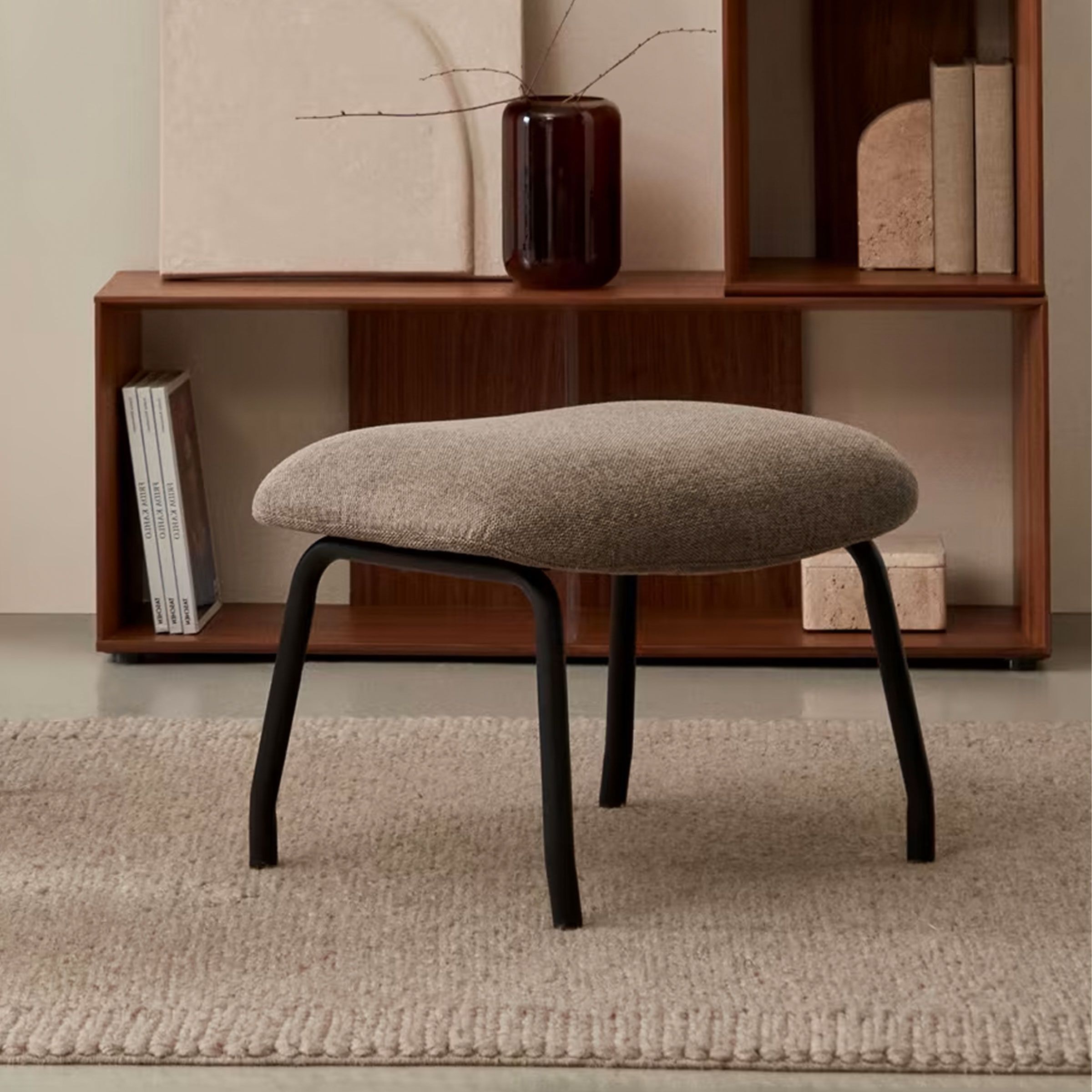 Kave Home Hocker Belina Chenille – Luxe zitcomfort in lichtbruin