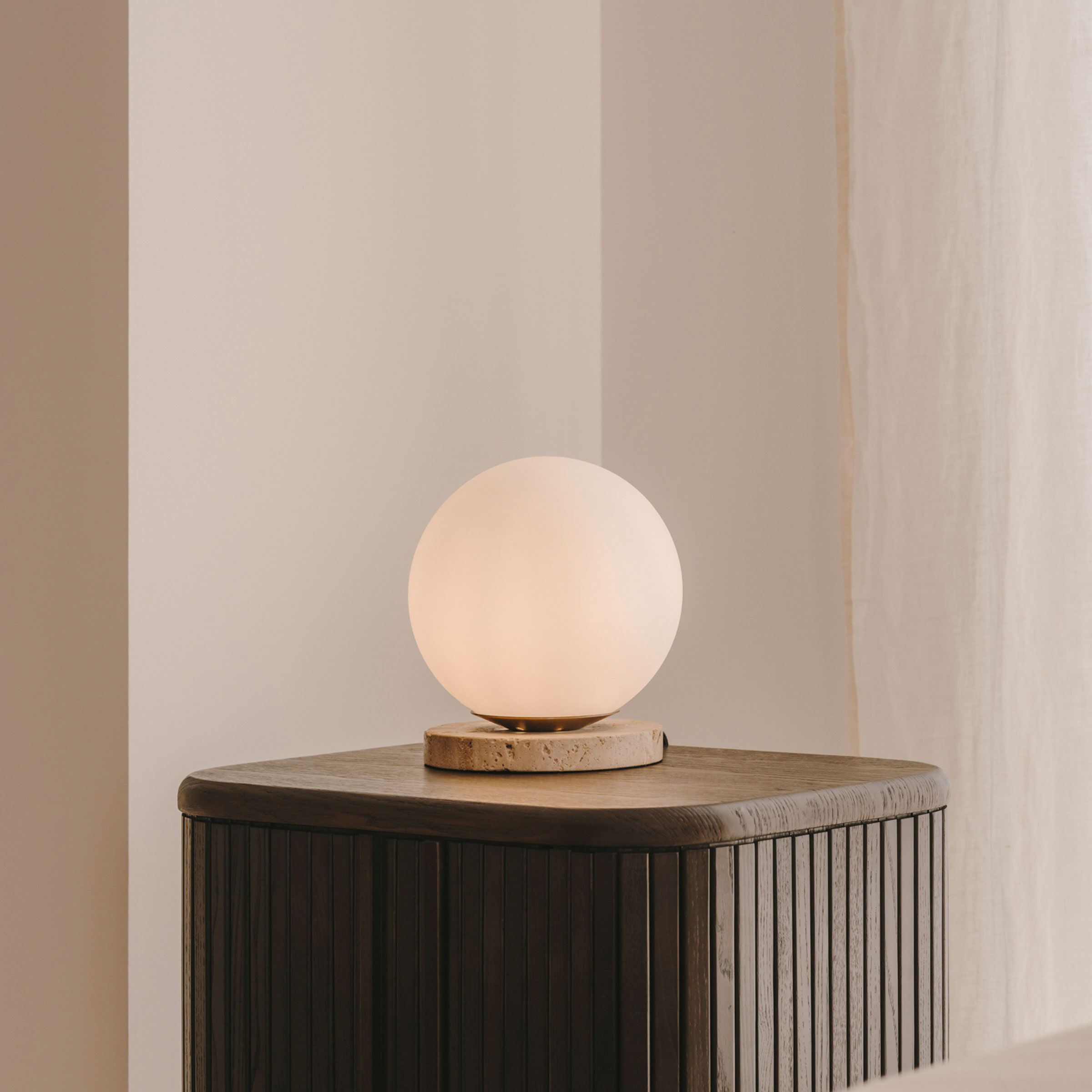 Kave Home Malachi Travertijn Tafellamp – Warm Wit Design