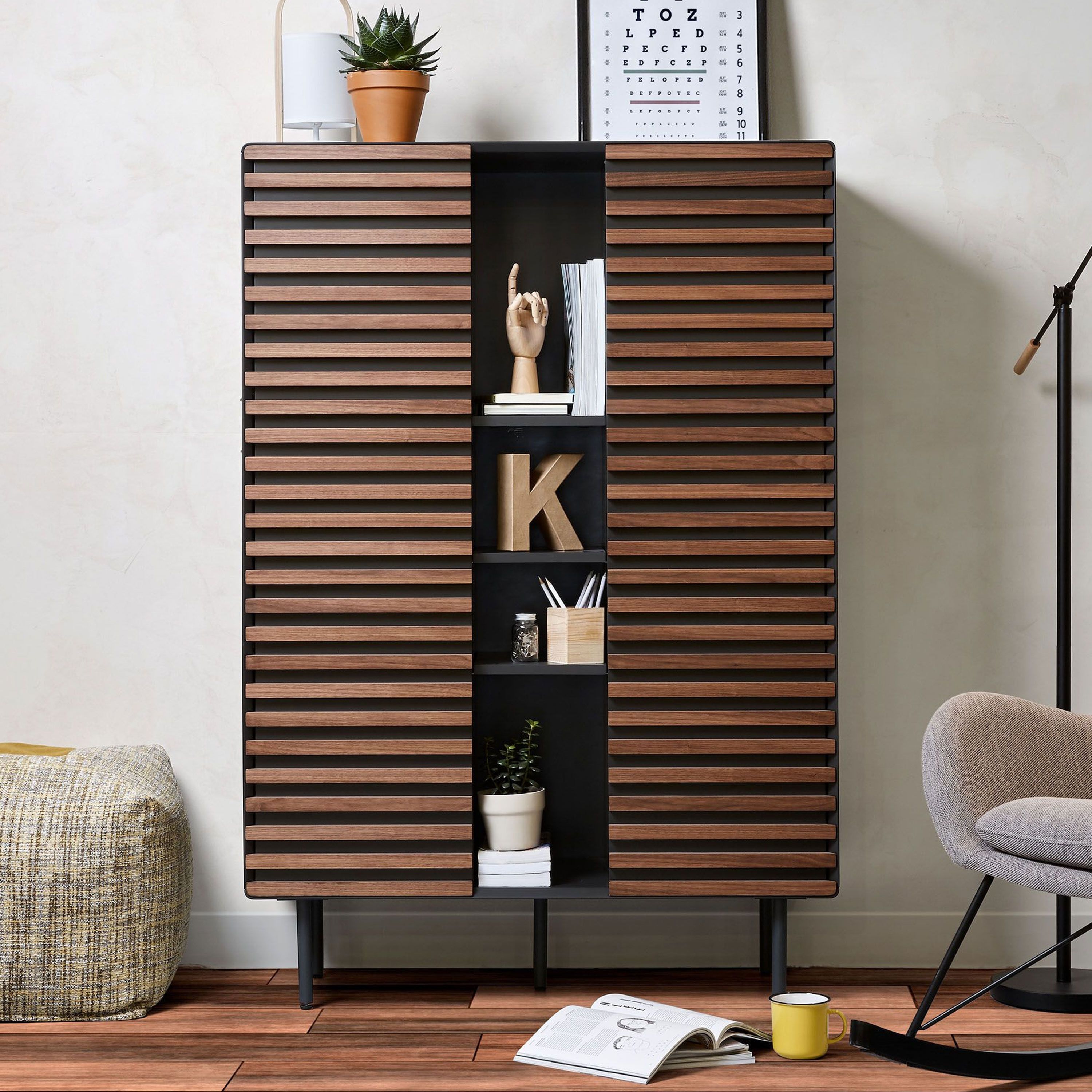 Kave Home Opbergkast Kesia – Stijlvol Mat Zwart Dressoir met Walnootfront