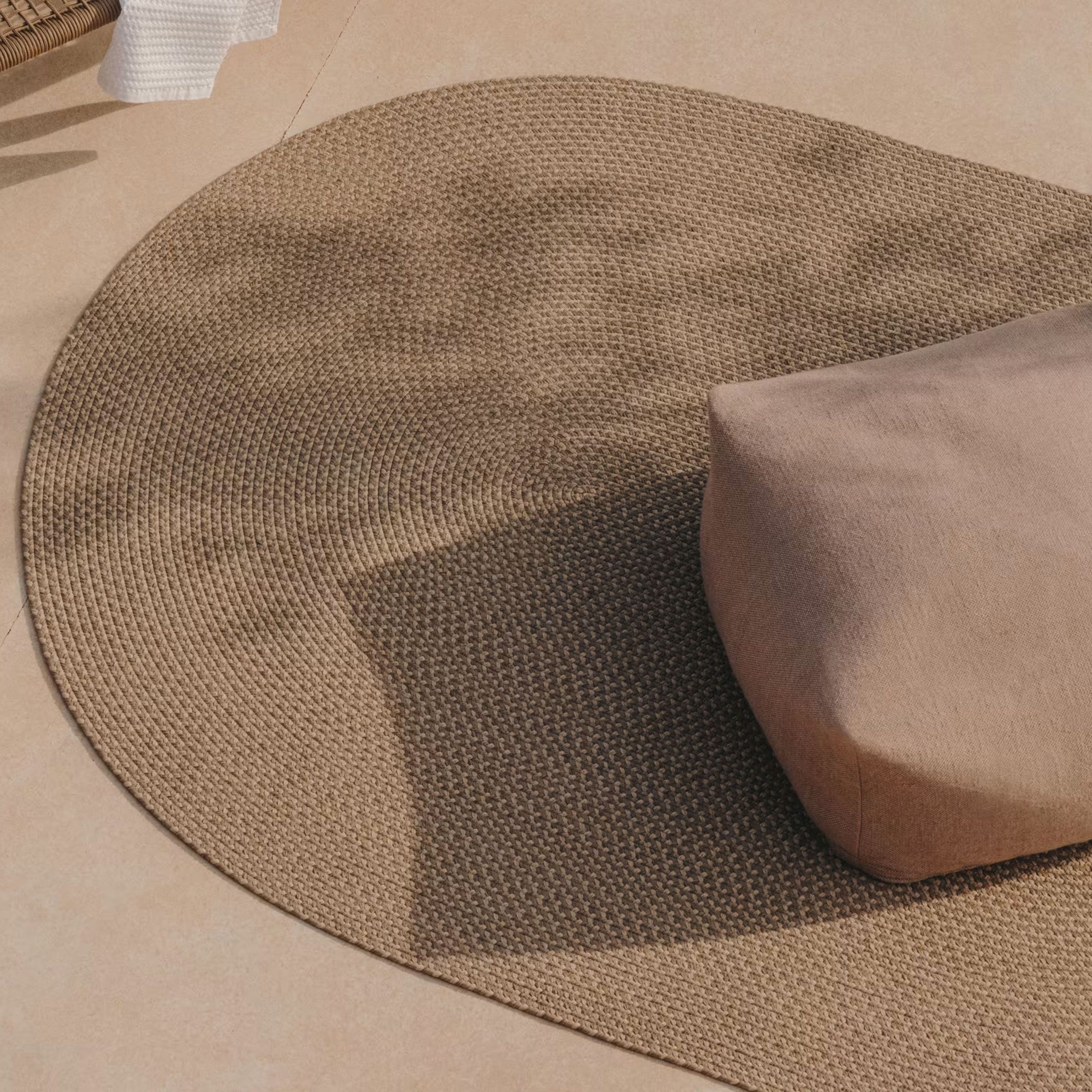 Kave Home Ovaal Vloerkleed Rodhe – stijlvol en weerbestendig in Beige
