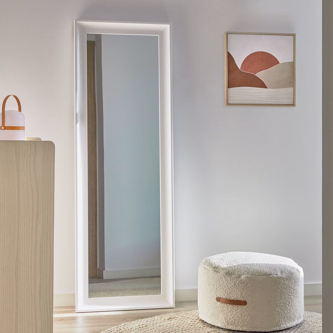 Kave Home Romila Wandspiegel – Minimalistisch Design met Zwarte Houten Lijst