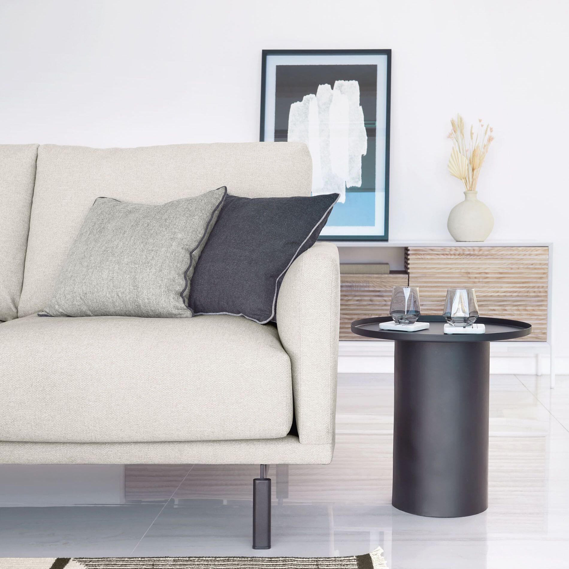Kave Home Ronde Bijzettafel Fleksa – Strakke Zwarte Design voor elke woonkamer
