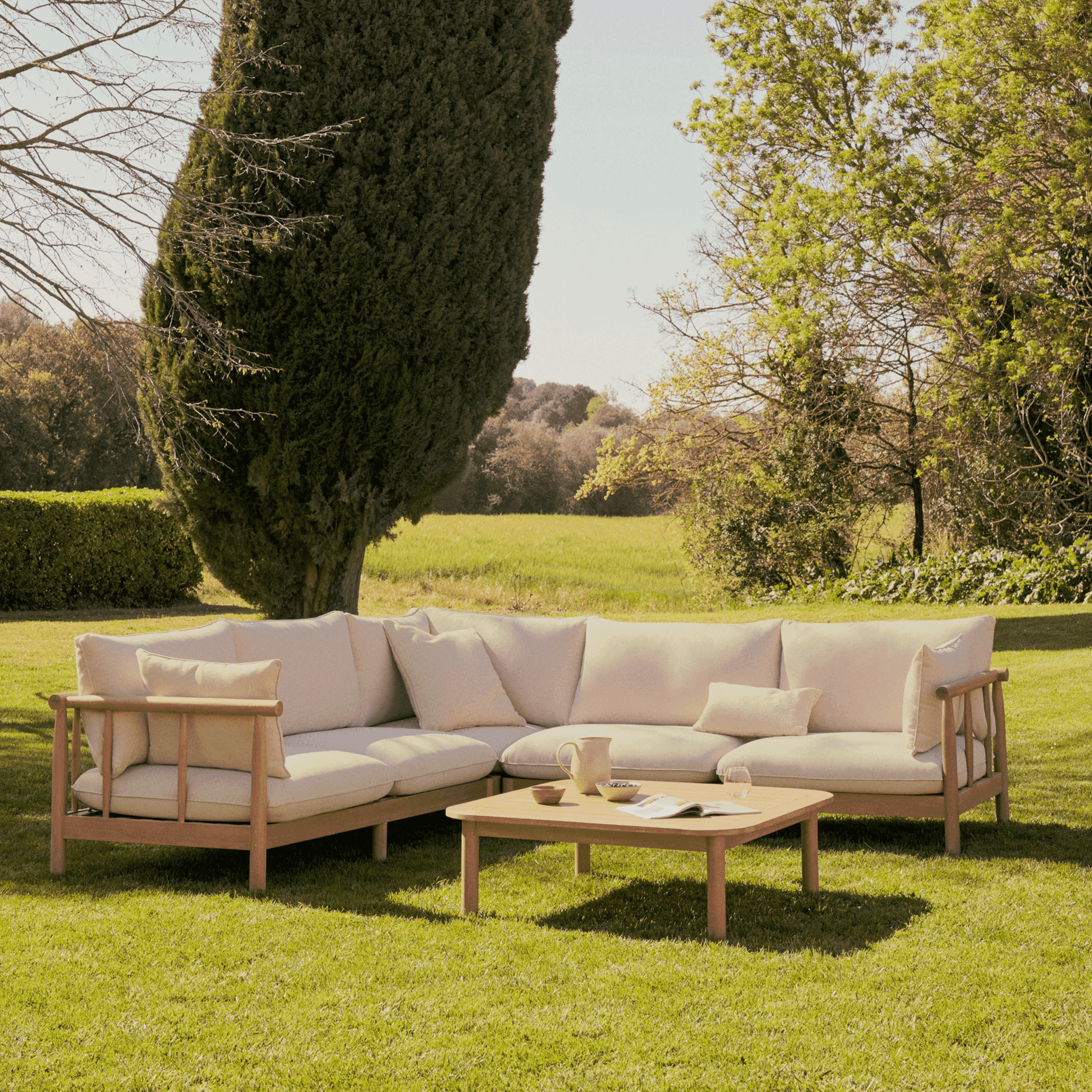 Kave Home Sacova 5‑zits Hoek Loungeset – Luxe buitencomfort in eucalyptushout