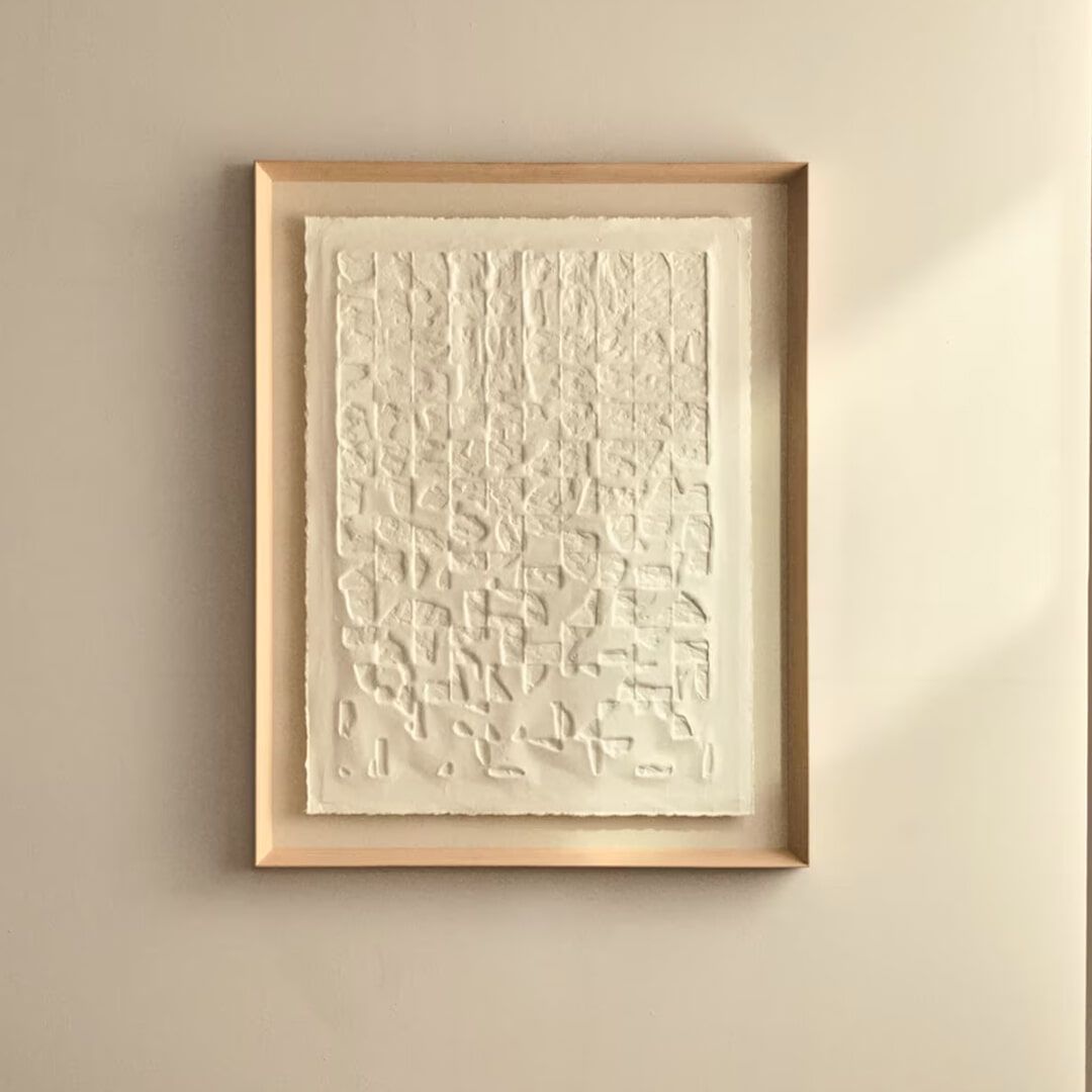 Kave Home Schilderij Annia – Handgemaakt Papier‑Maché Kunstwerk 90×70 cm in Wit