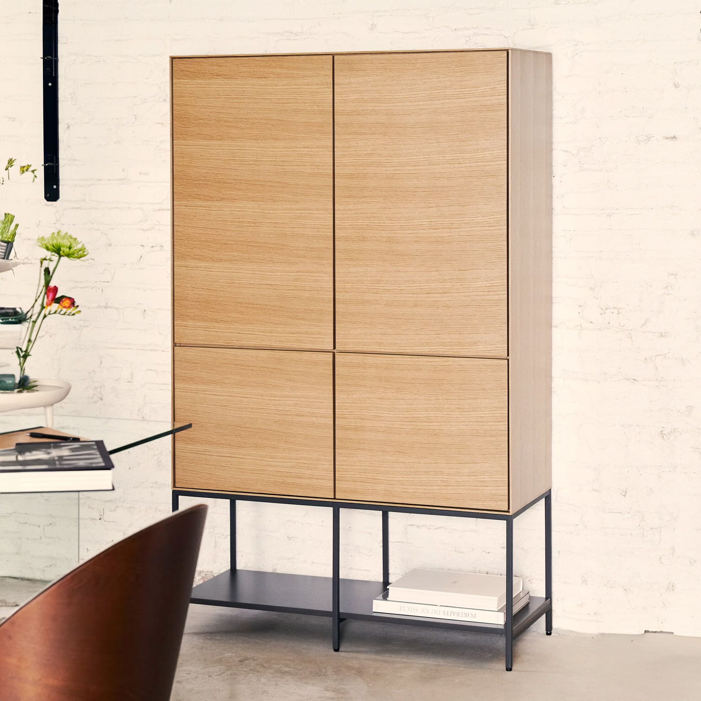 Kave Home Vedrana Opbergkast – Elegante eikenlook met antraciet poten, 160 cm hoog