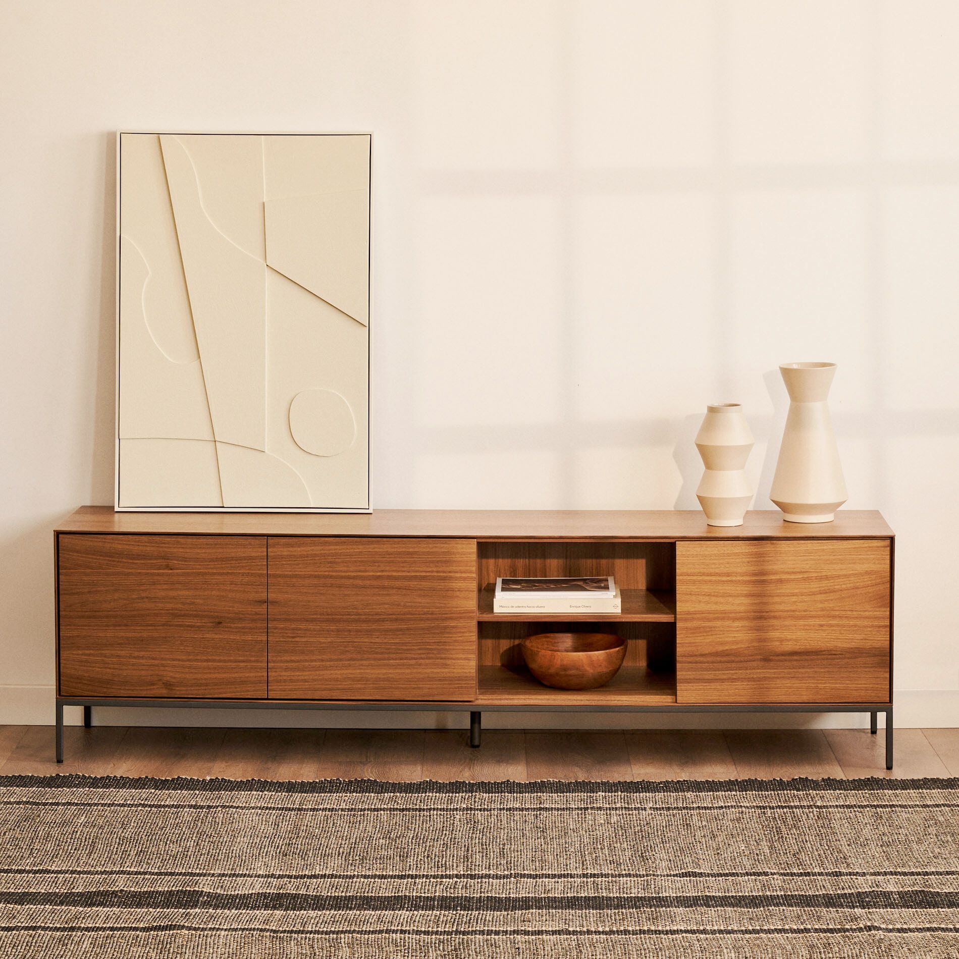 Kave Home Vedrana TV‑meubel 195 cm – Warm walnootfineer met stoer antraciet onderstel