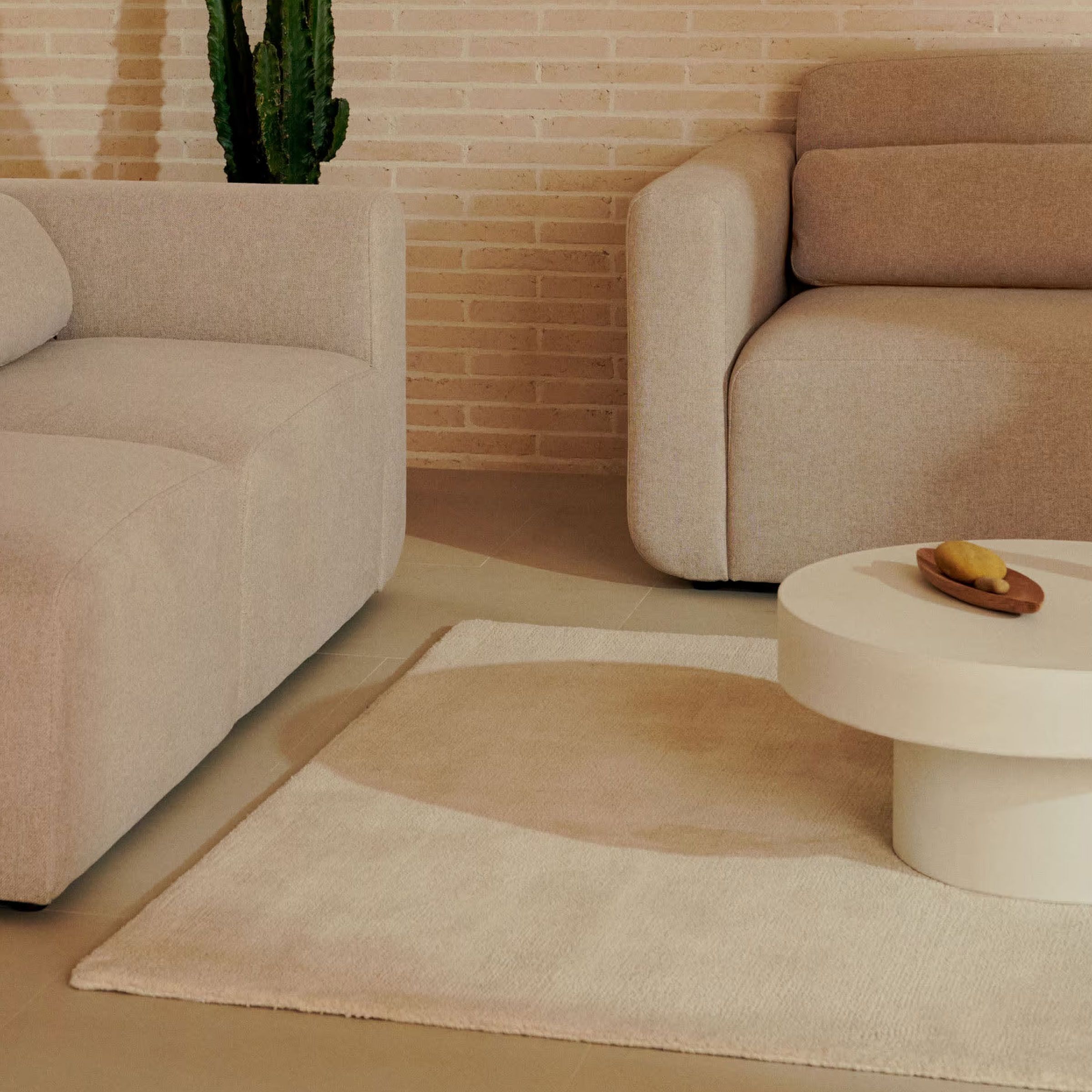 Kave Home Vloerkleed Empuries 200 × 300 cm – Luxe Beige Tapijt voor Ruime Woonruimtes