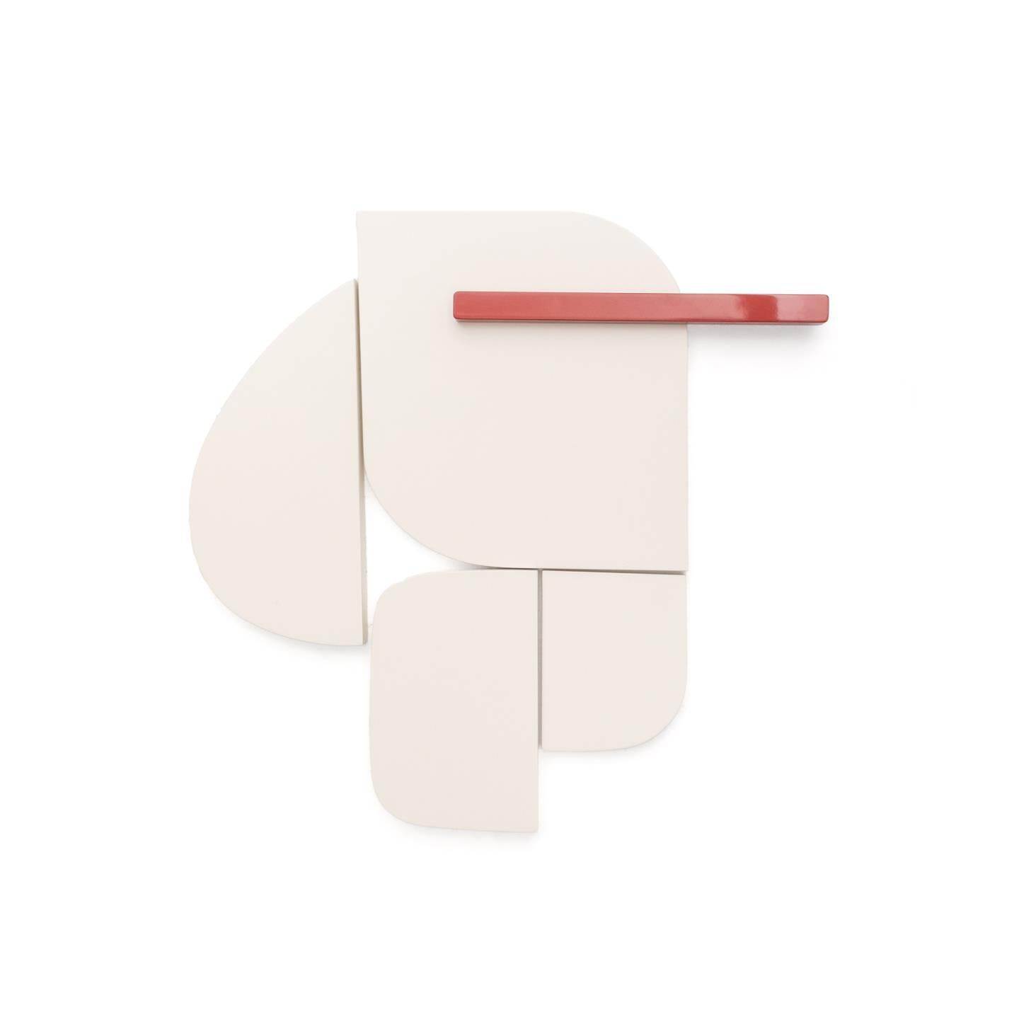 Kave Home Wandpaneel Danei 65×60 cm – Moderne Geometrie in Wit en Rood