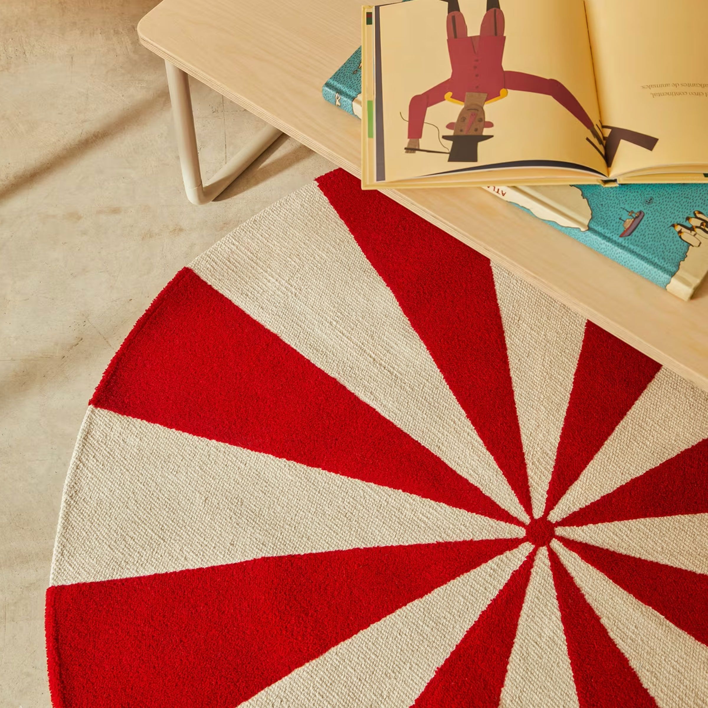 Kave Home Wirla rond kleuters vloerkleed – vrolijk rood, 100 cm