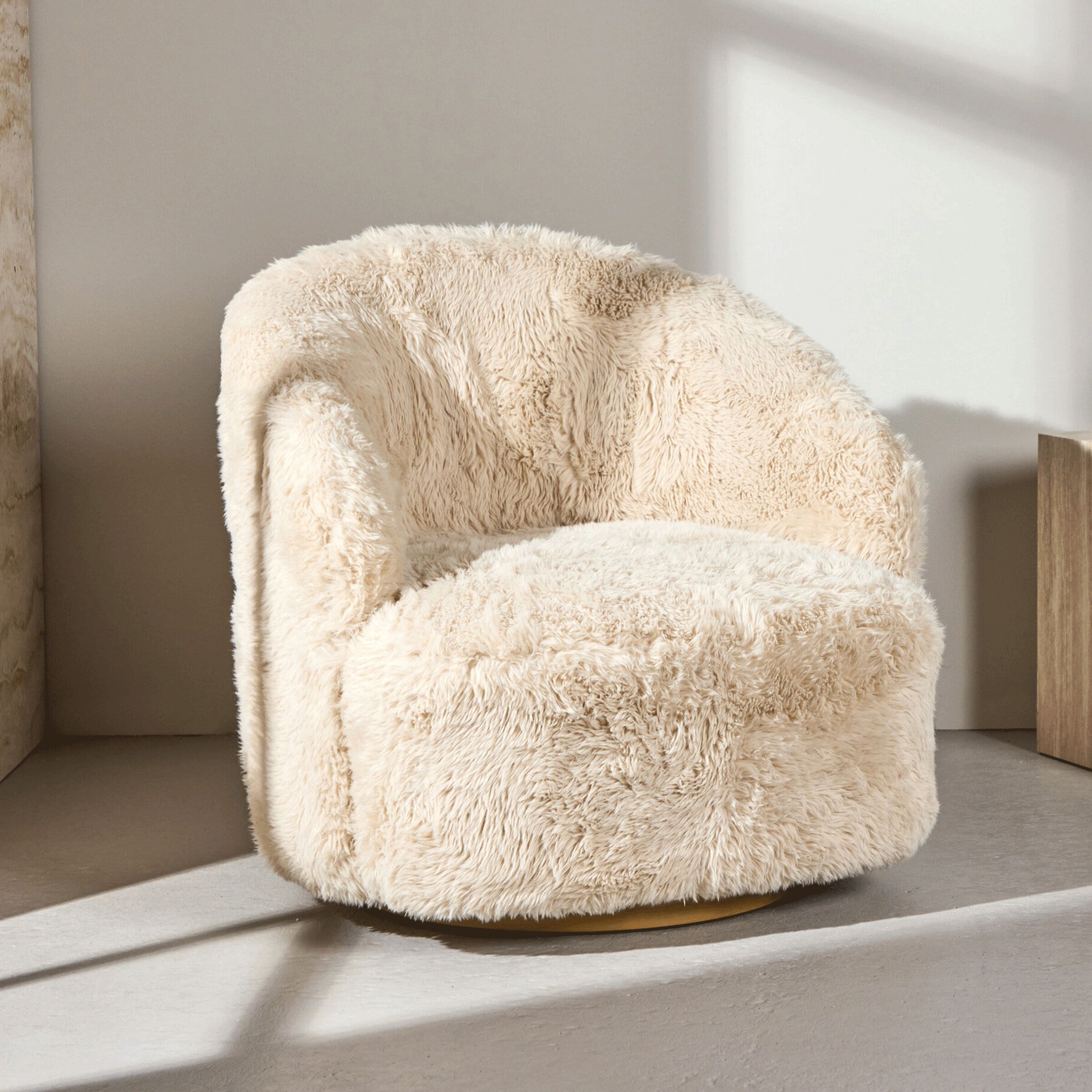 Kriselda – Luxe Fake Fur Fauteuil in Beige van Nohr