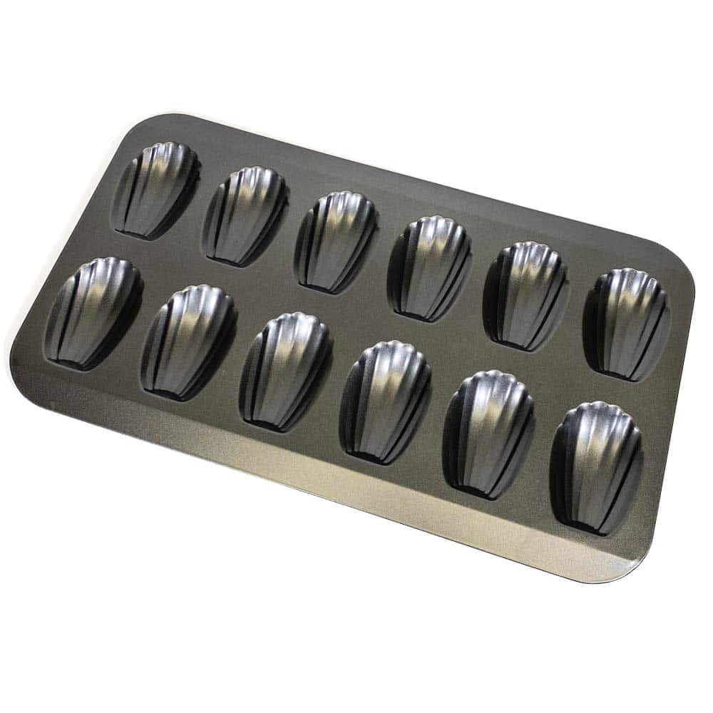 Krumble Madeleine bakvorm – 12 stuks, zwart gealuminium