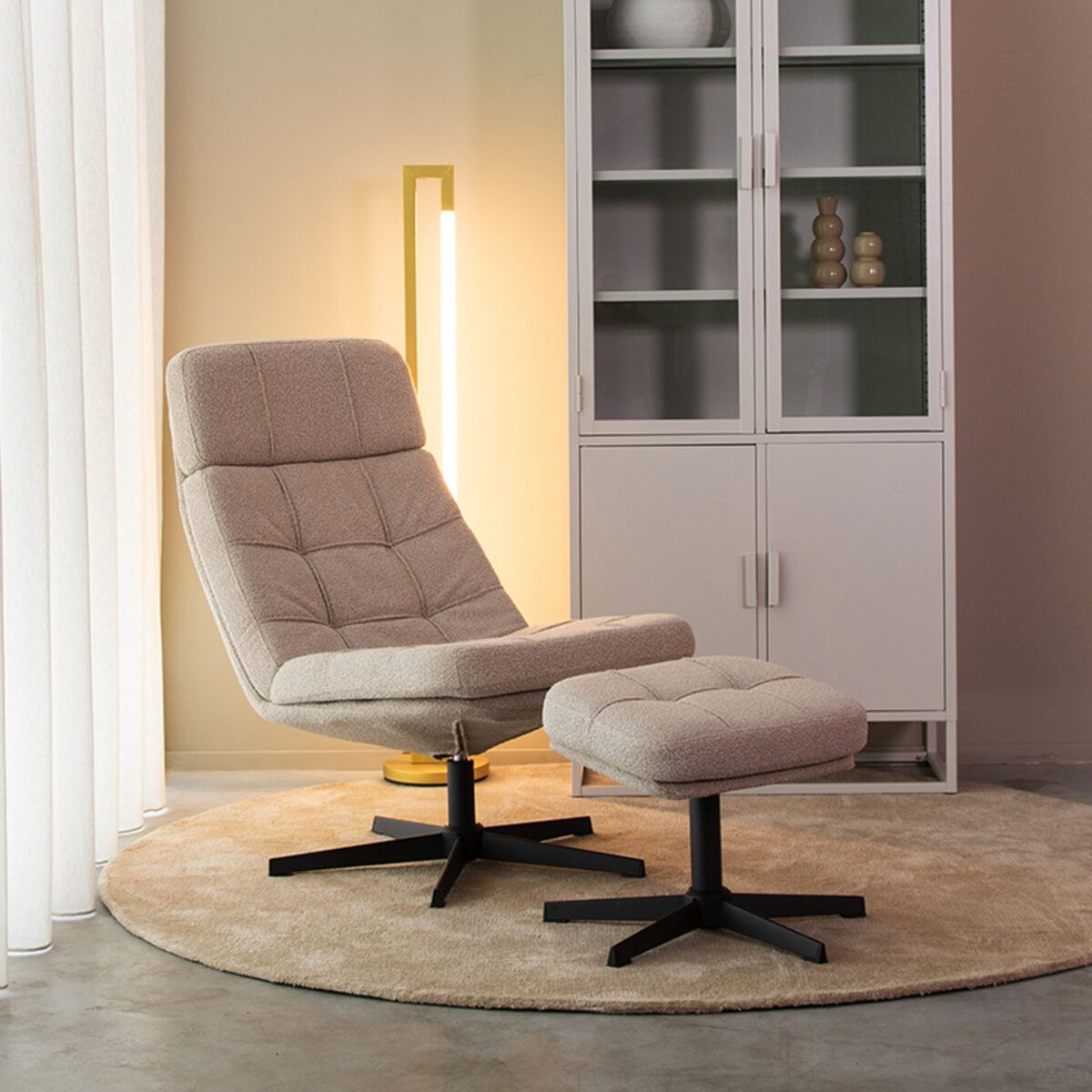LABEL51 Alvar Fauteuil met Hocker – Natuurlijke Bouclé in Naturel