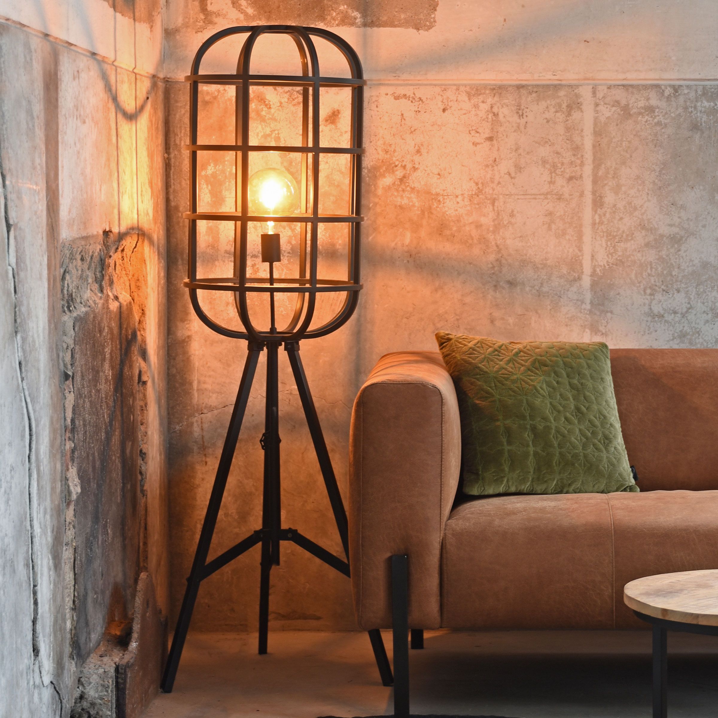 LABEL51 Vloerlamp Twine – Robuuste zwarte industriële vloerlamp (145 cm)